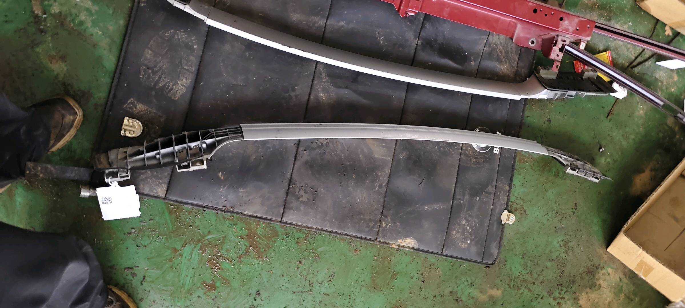 51137237136 Roof Rack, Right