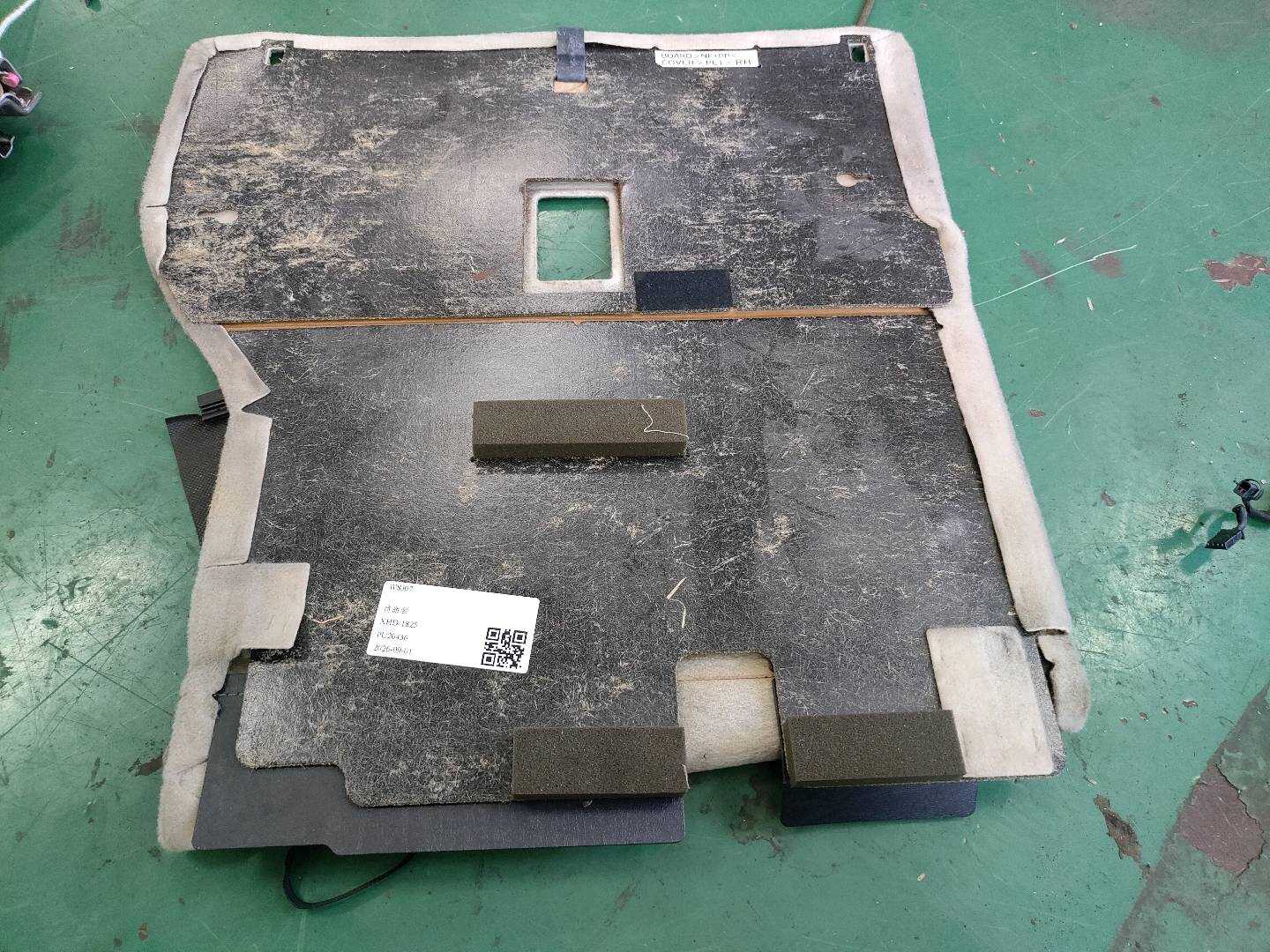 7188048240A0 后排右侧座椅靠背板毡垫总成