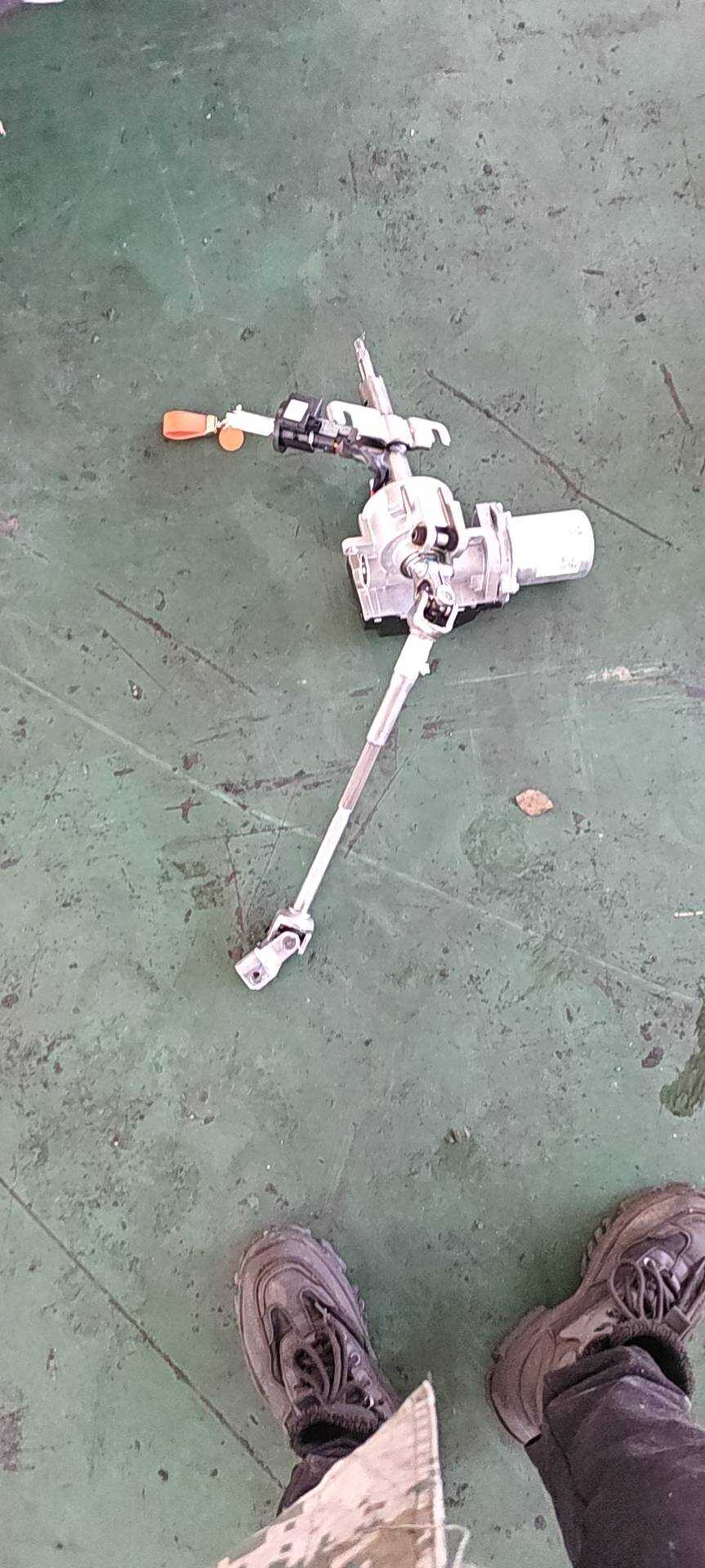 8201728698D017 Steering Column