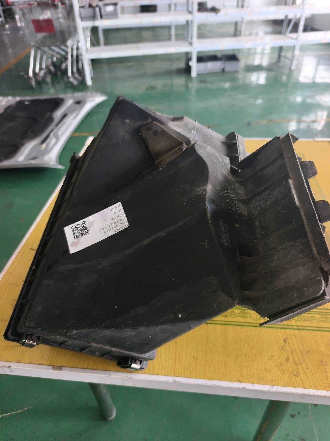 13717541060 空气滤清器总成(左)