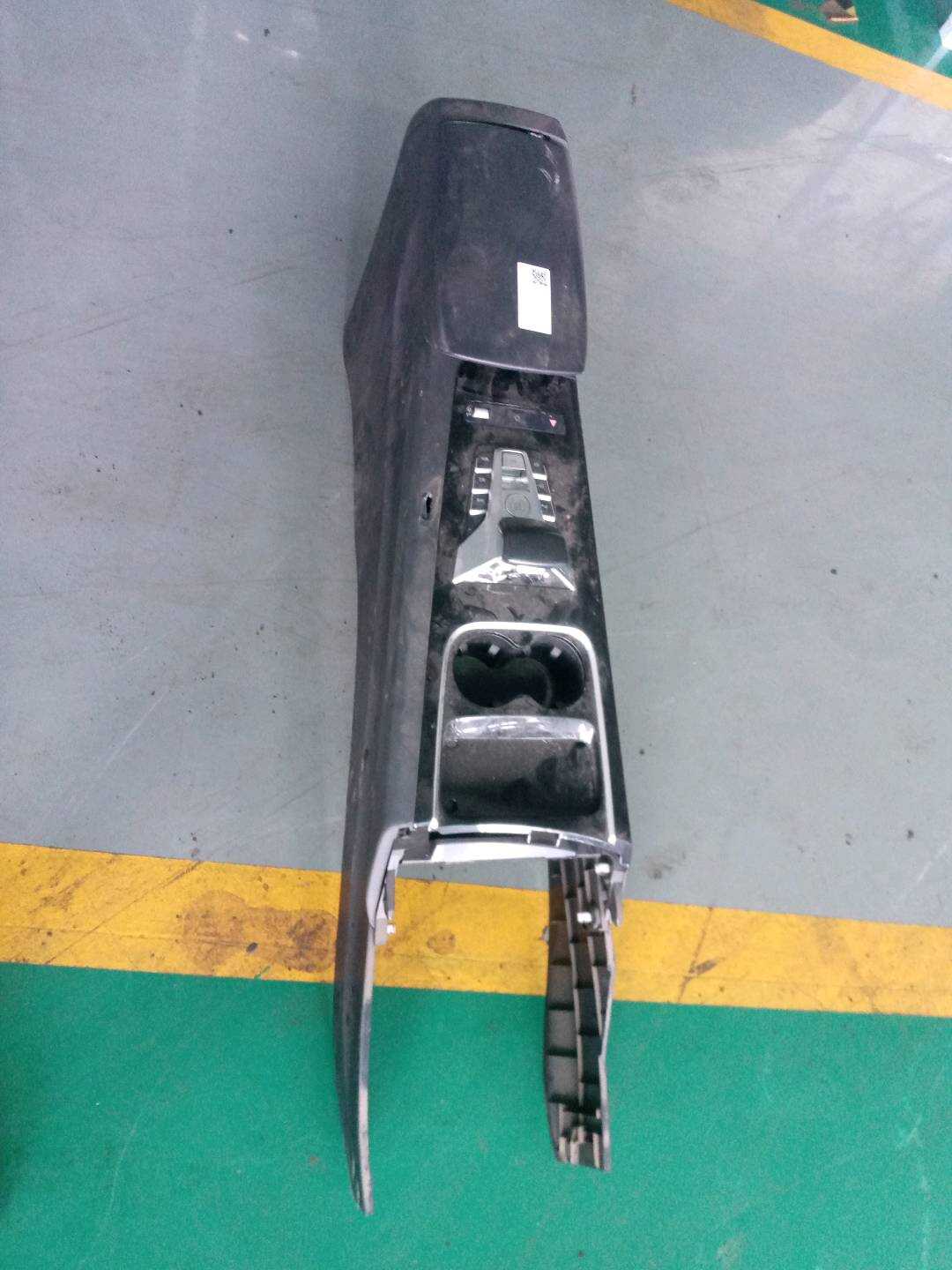 SA2FC5305100BD1A7 中央控制台壳体