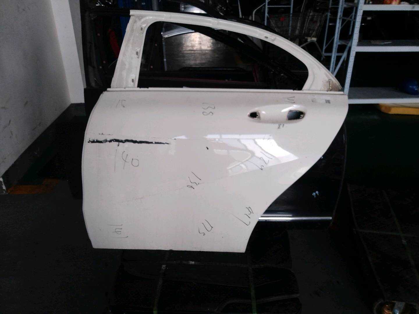 A1767300105 后门壳(左)