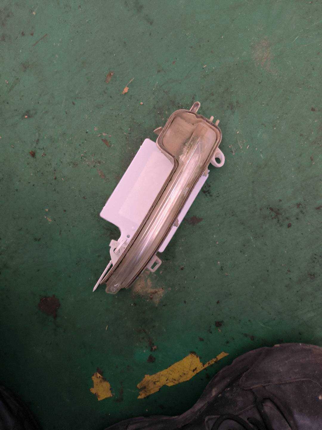 63137377963 倒车镜转向灯(左)