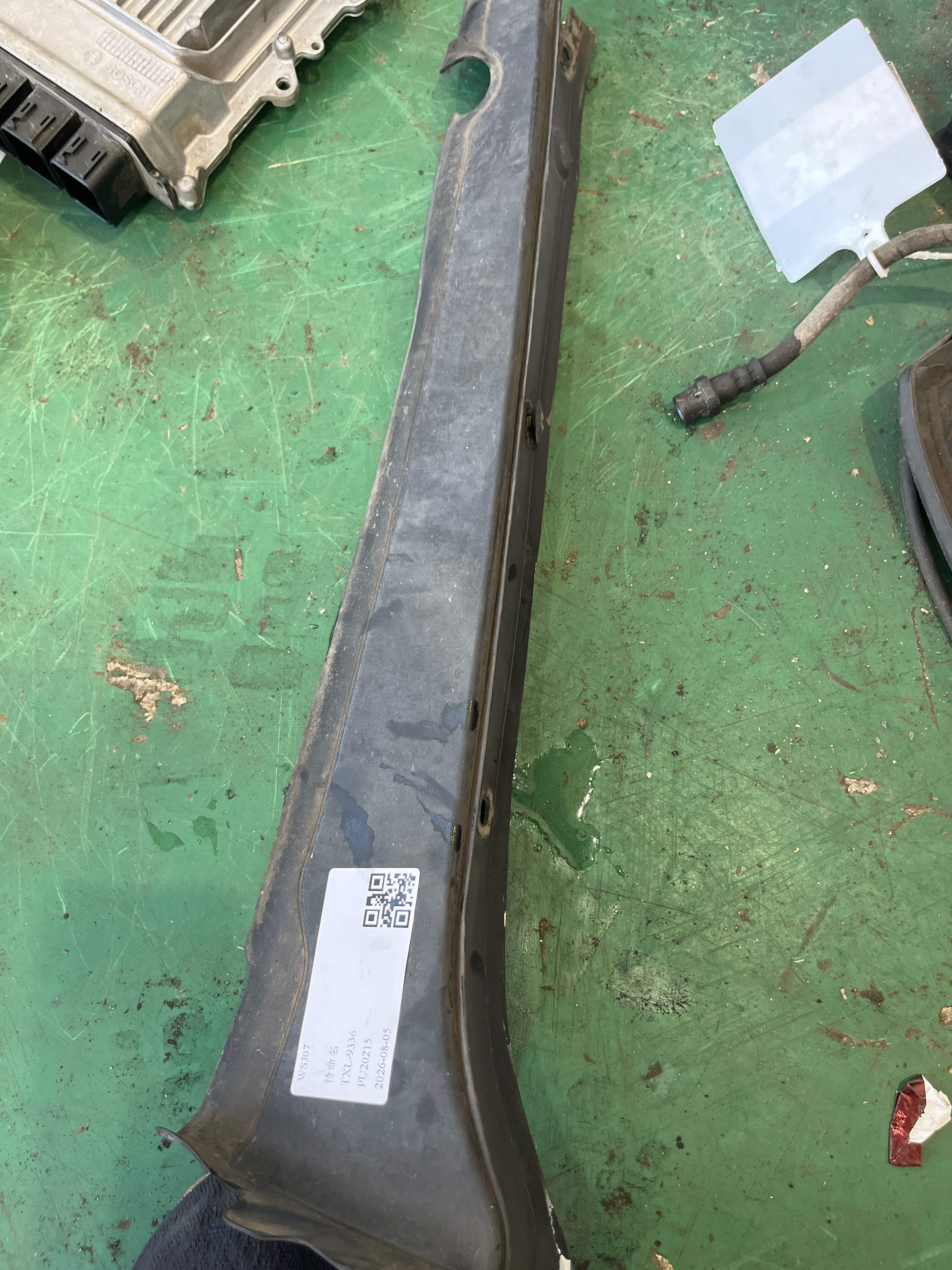 51767293720 前机盖胶条(右后)