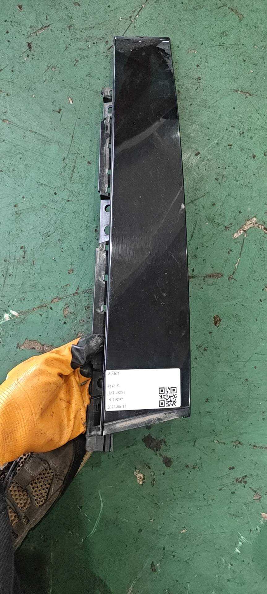 FK7BR20899AF 前门窗框外饰板（左后）