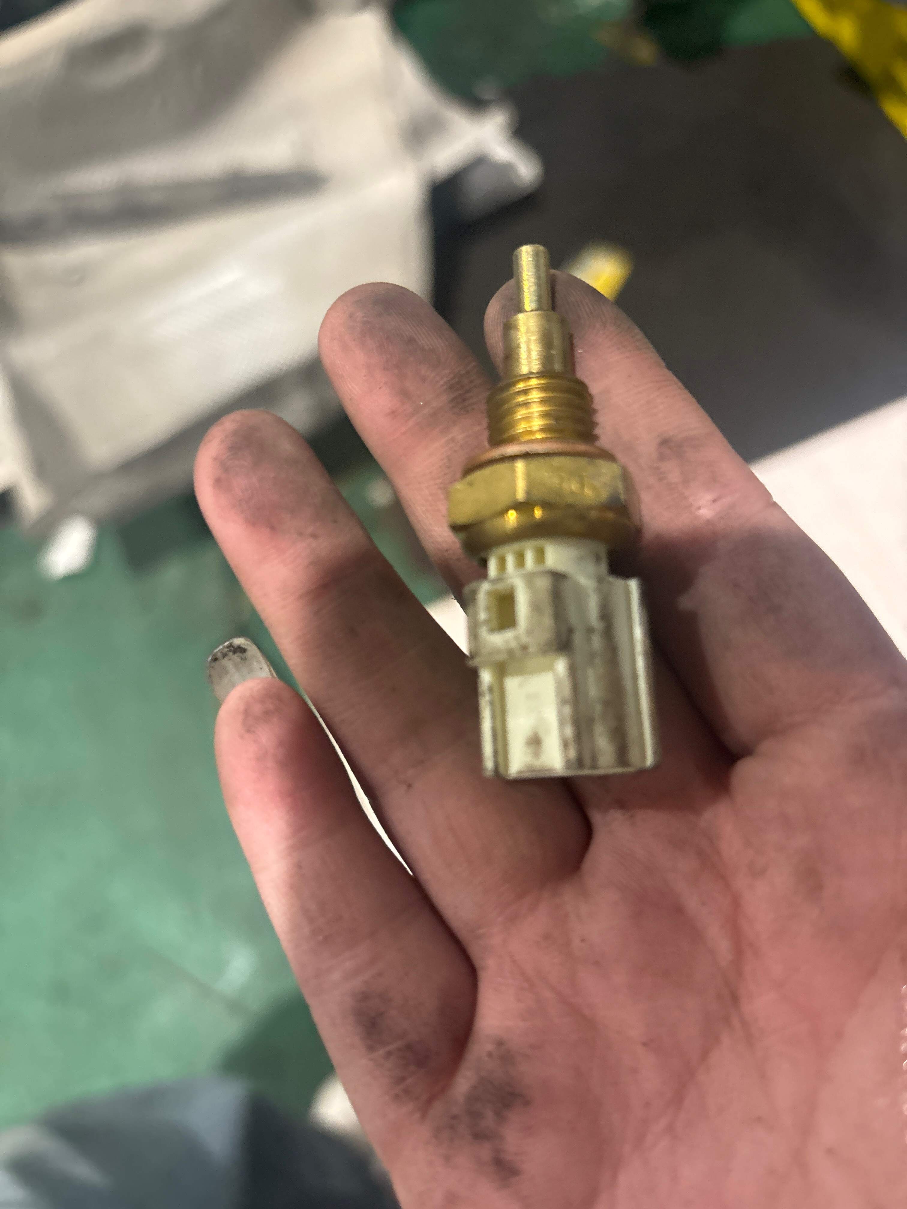 8942206010 发动机温度传感器