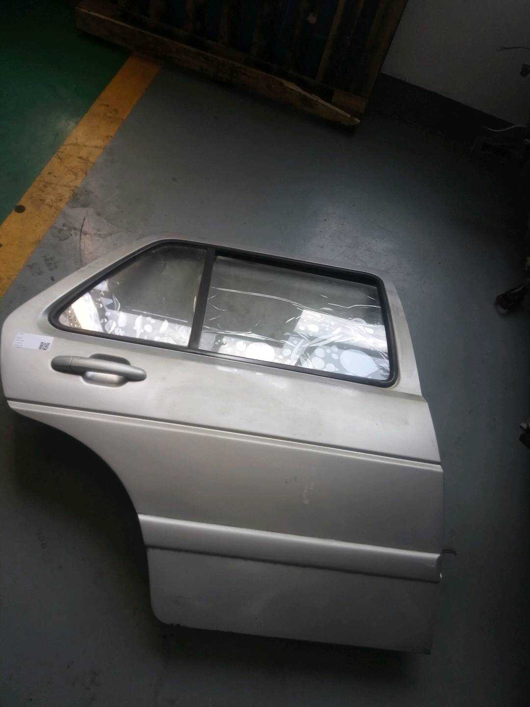 L1GD833052C Rear Door Shell, Right