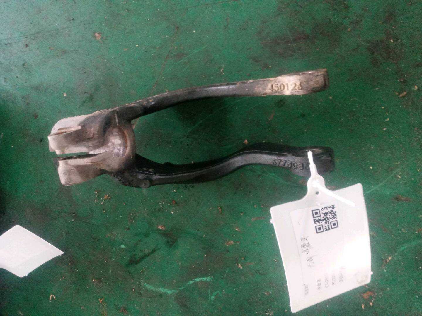 31126775085 前减震器叉（右）