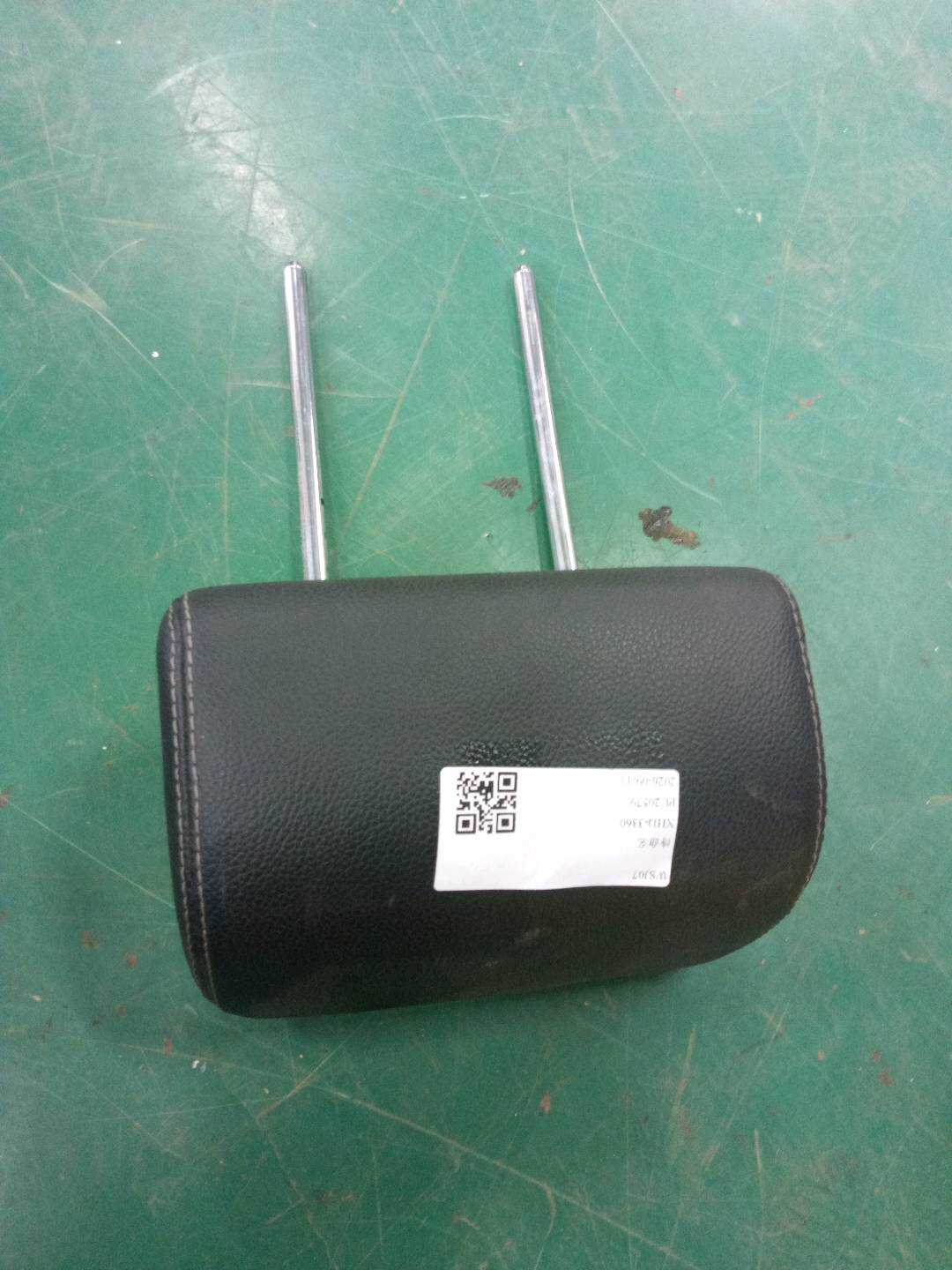 A1649704850 后座椅头枕（中）