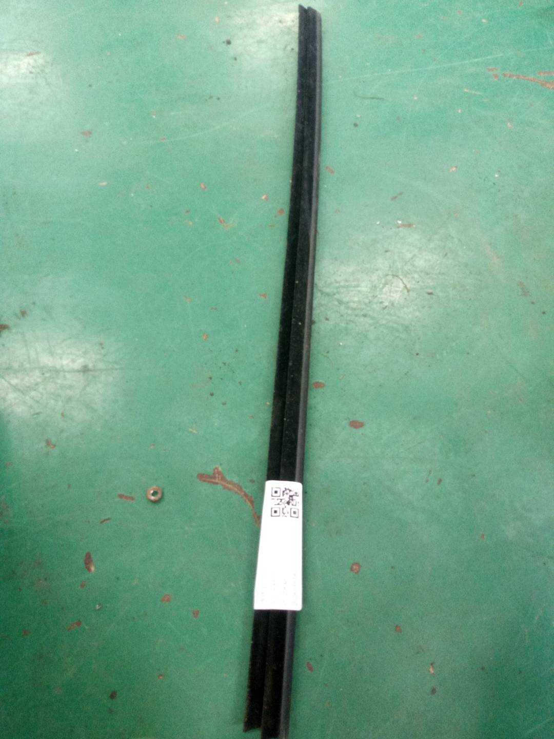 T4A13682 前门玻璃压条(左内)
