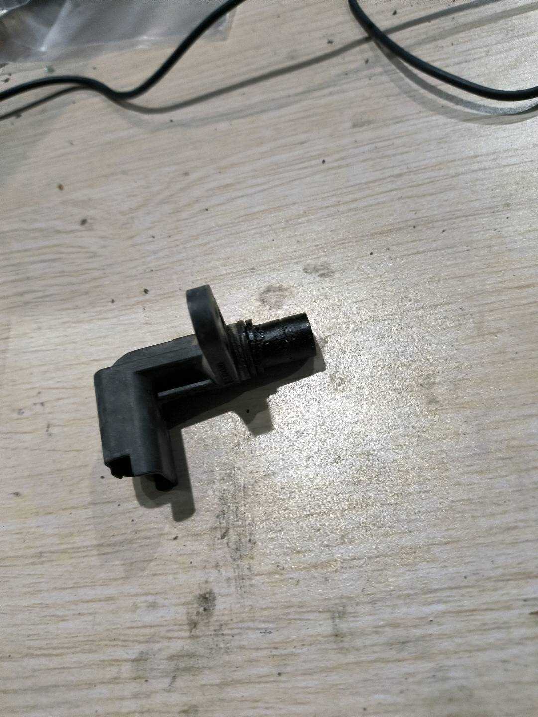 13627588095 凸轮轴位置传感器
