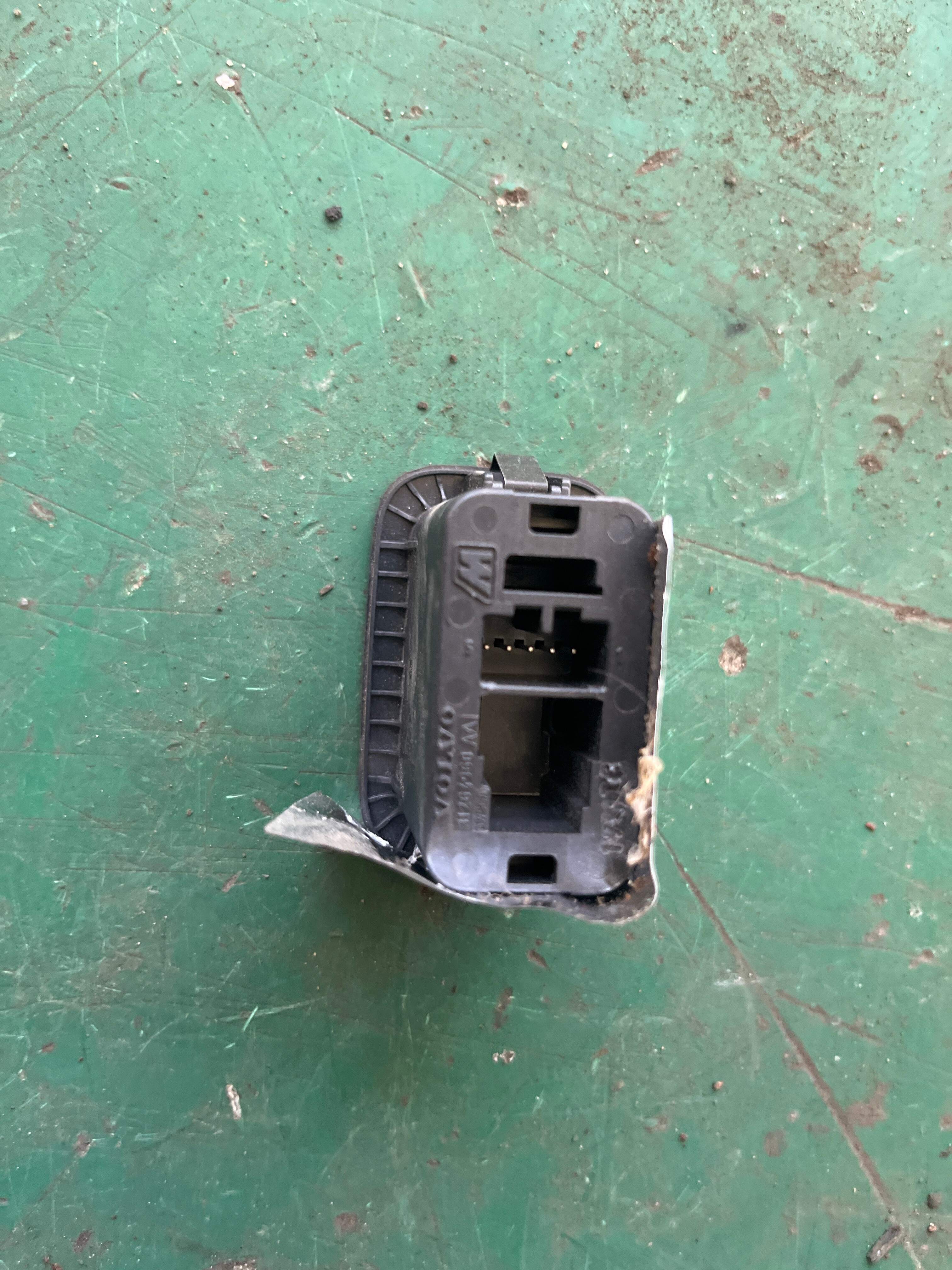 LR025424 Trunk Lid Switch