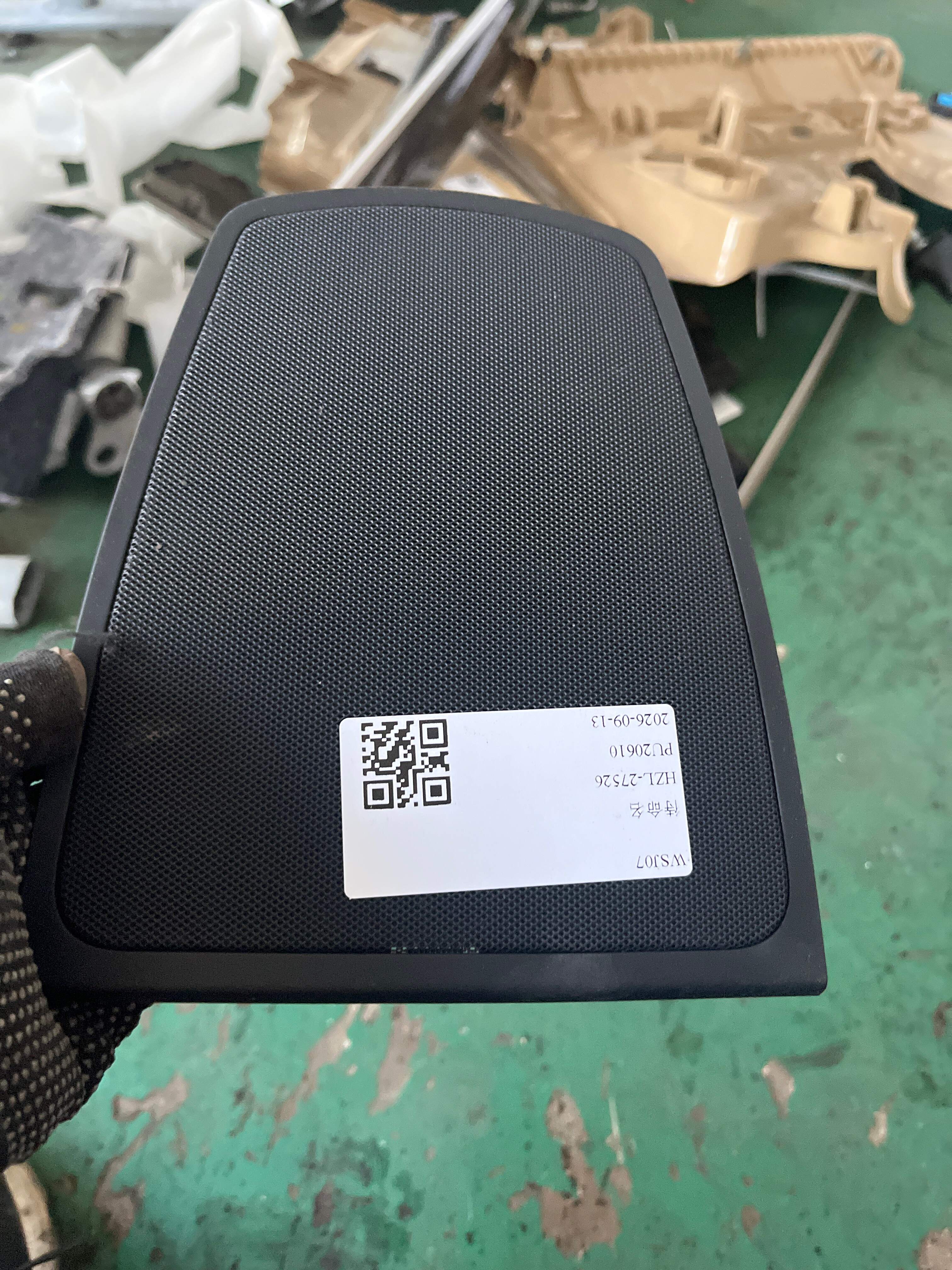 51459209781 仪表台扬声器罩(中)