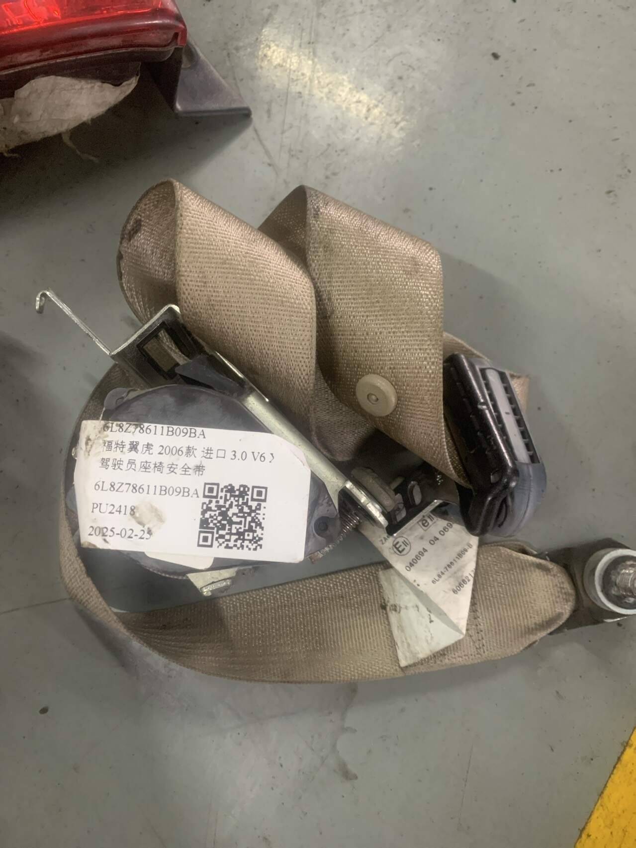 6L8Z78611B09BA 驾驶员座椅安全带