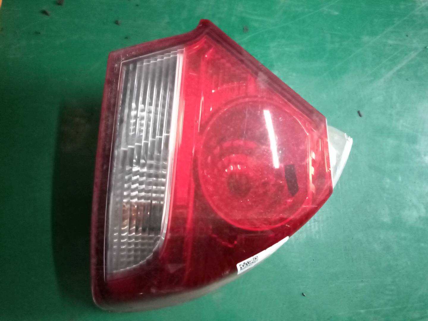 SW802204S8 Tail Light Assembly, Right