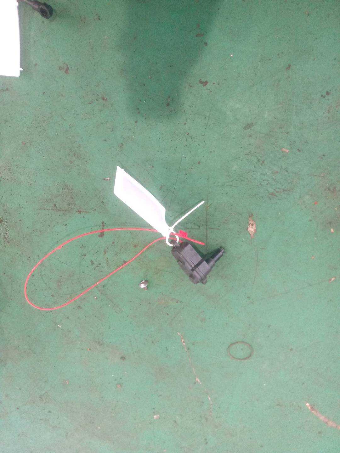 L8V0862153B 燃油箱门开启执行器