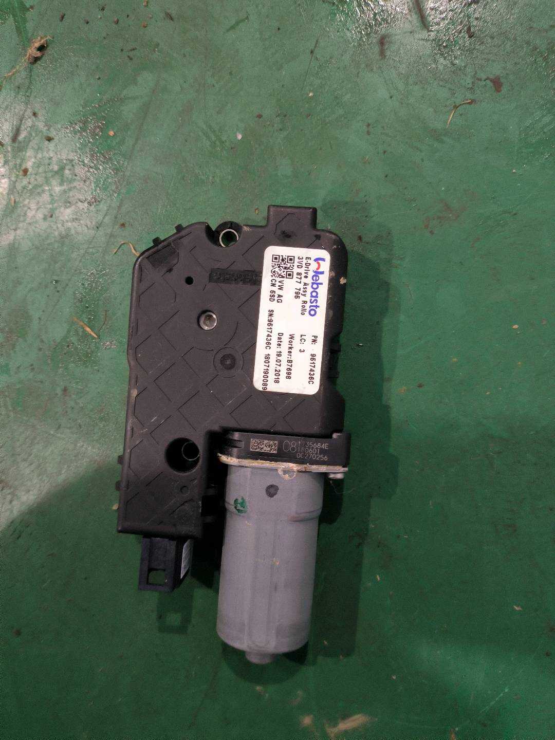 3VD877795 Sunroof Motor, Rear