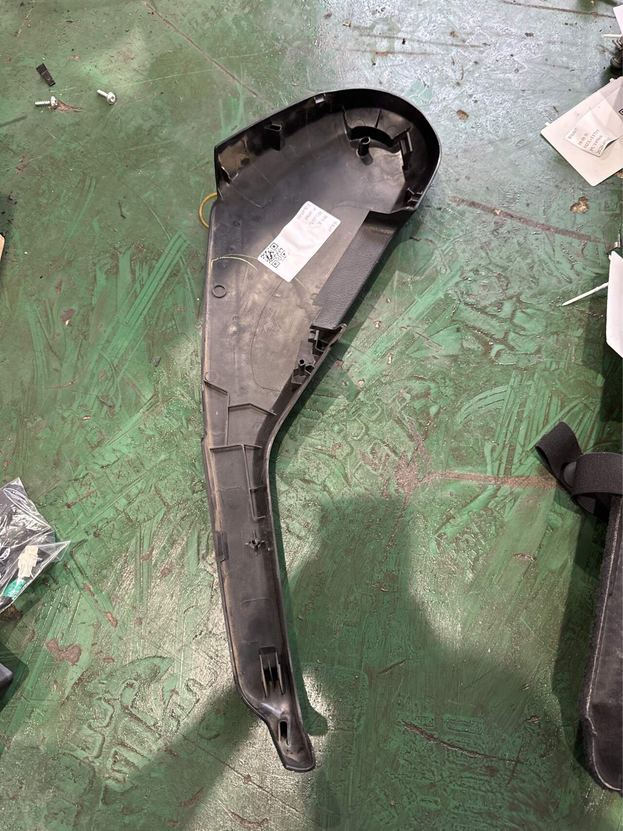 A16691020049051 Driver Seat Side Trim Panel, Left