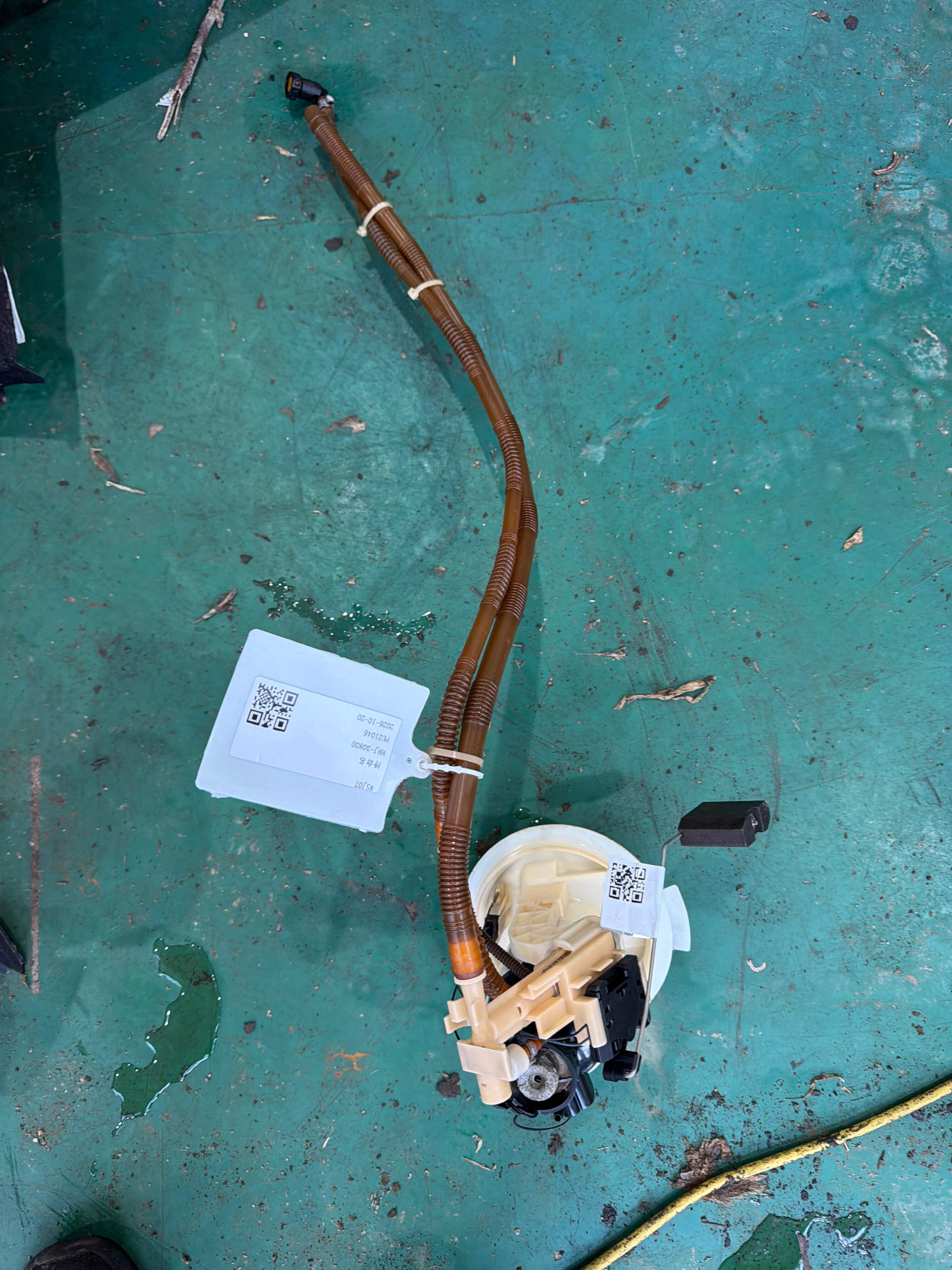 A2124701394 Fuel Pump, Left