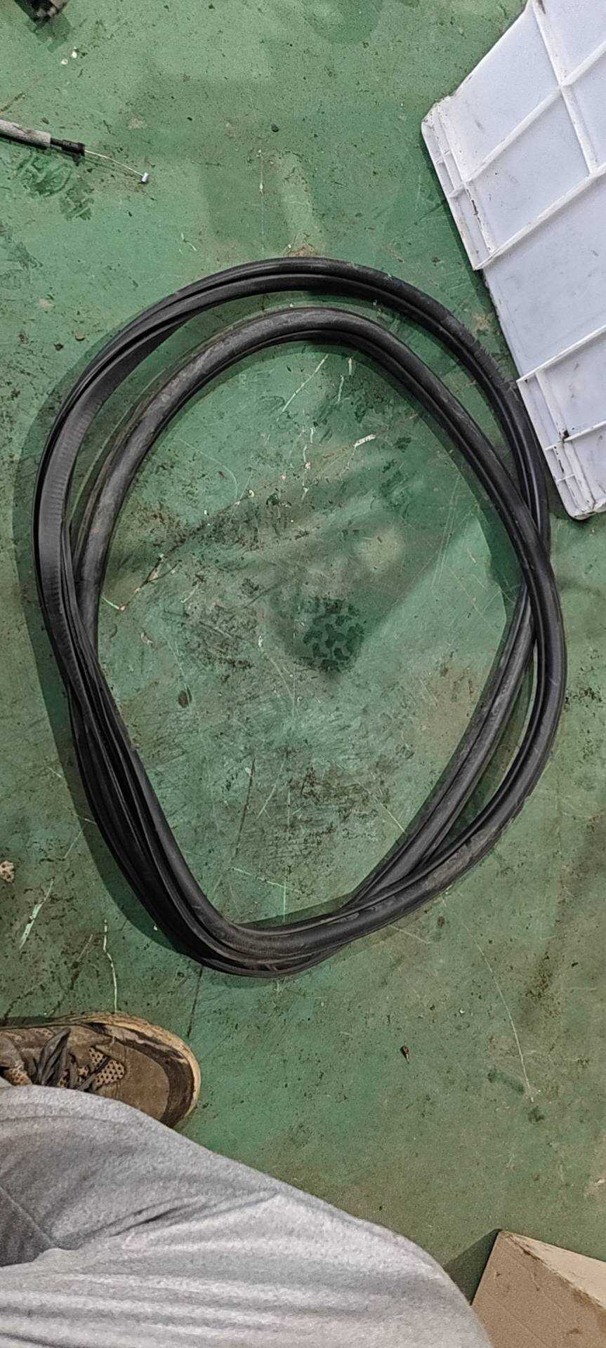 7N0867911C 前门车身密封胶条(左)