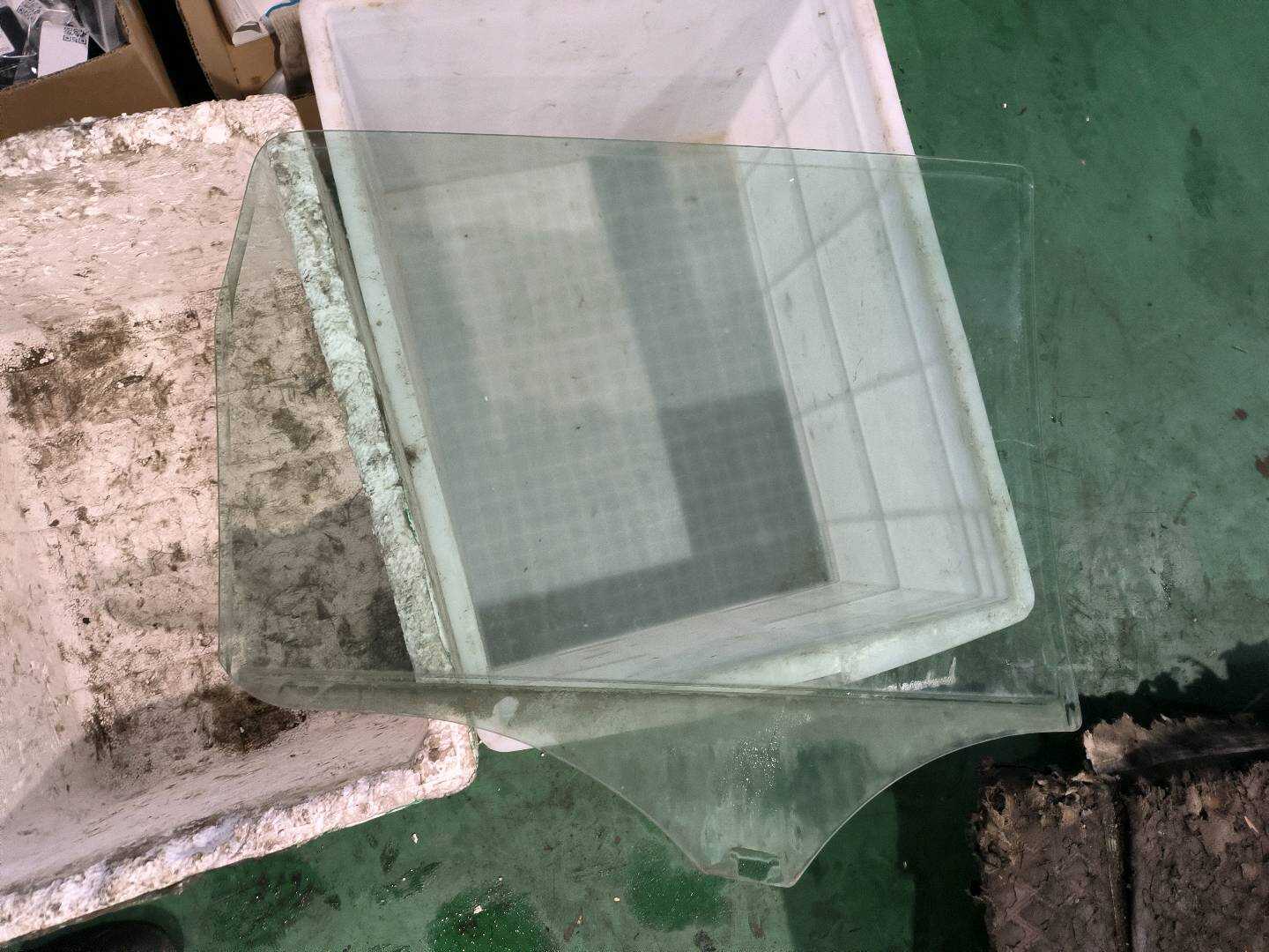 A1697350110 后门玻璃(左)