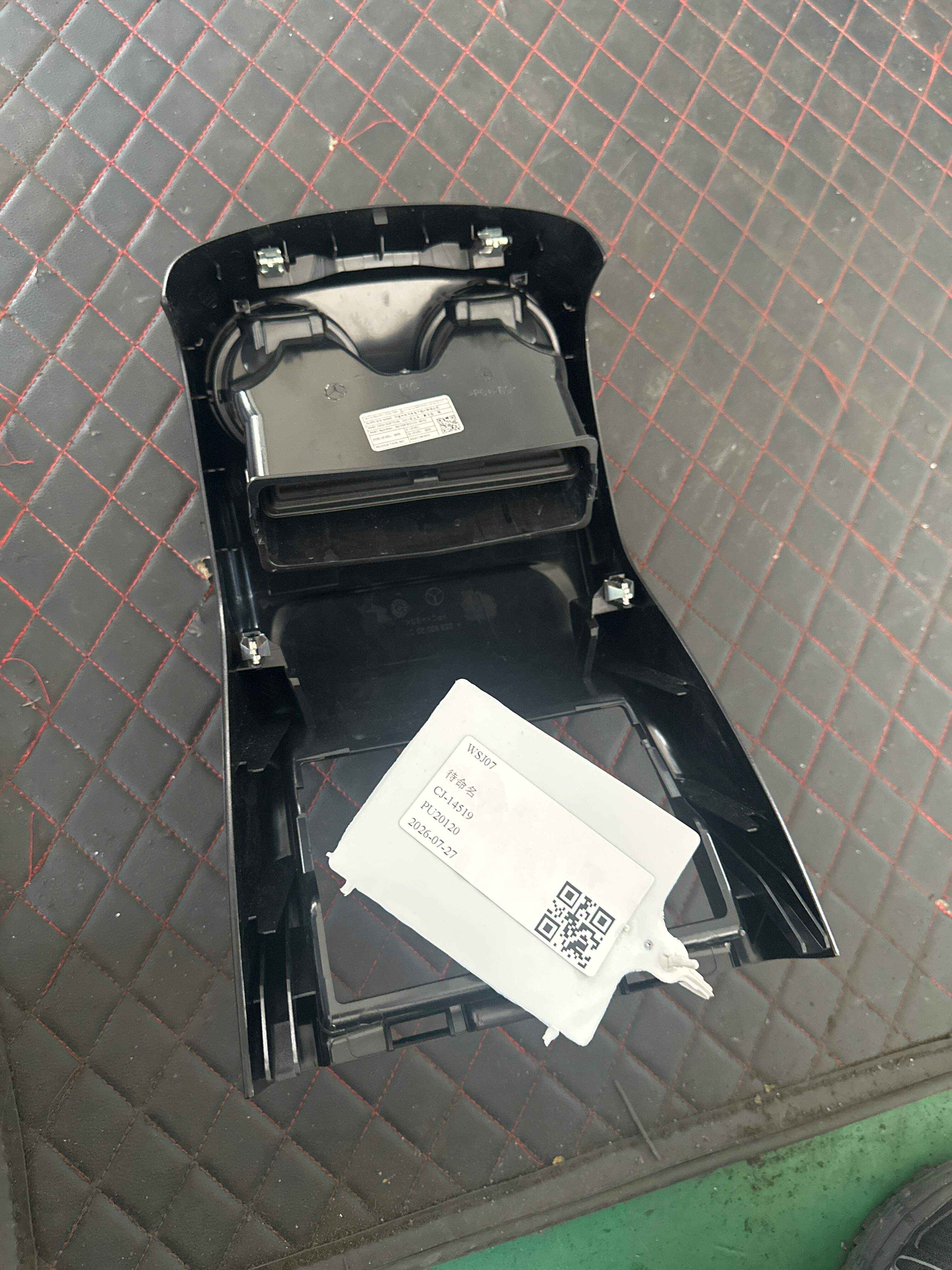 A25383021019051 Center Console Vent, Rear