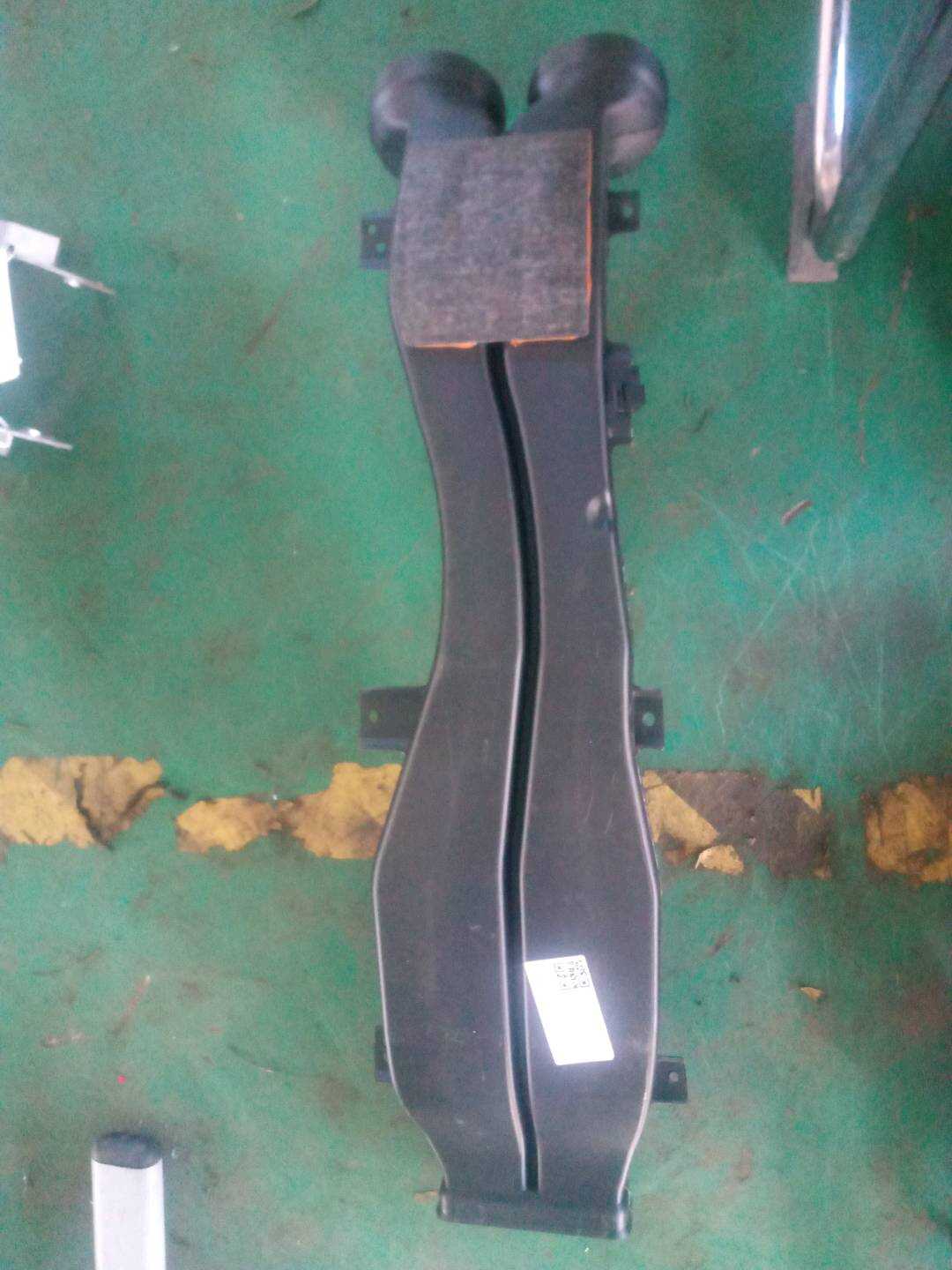 C2D15310 Floor Duct (Middle Rear)