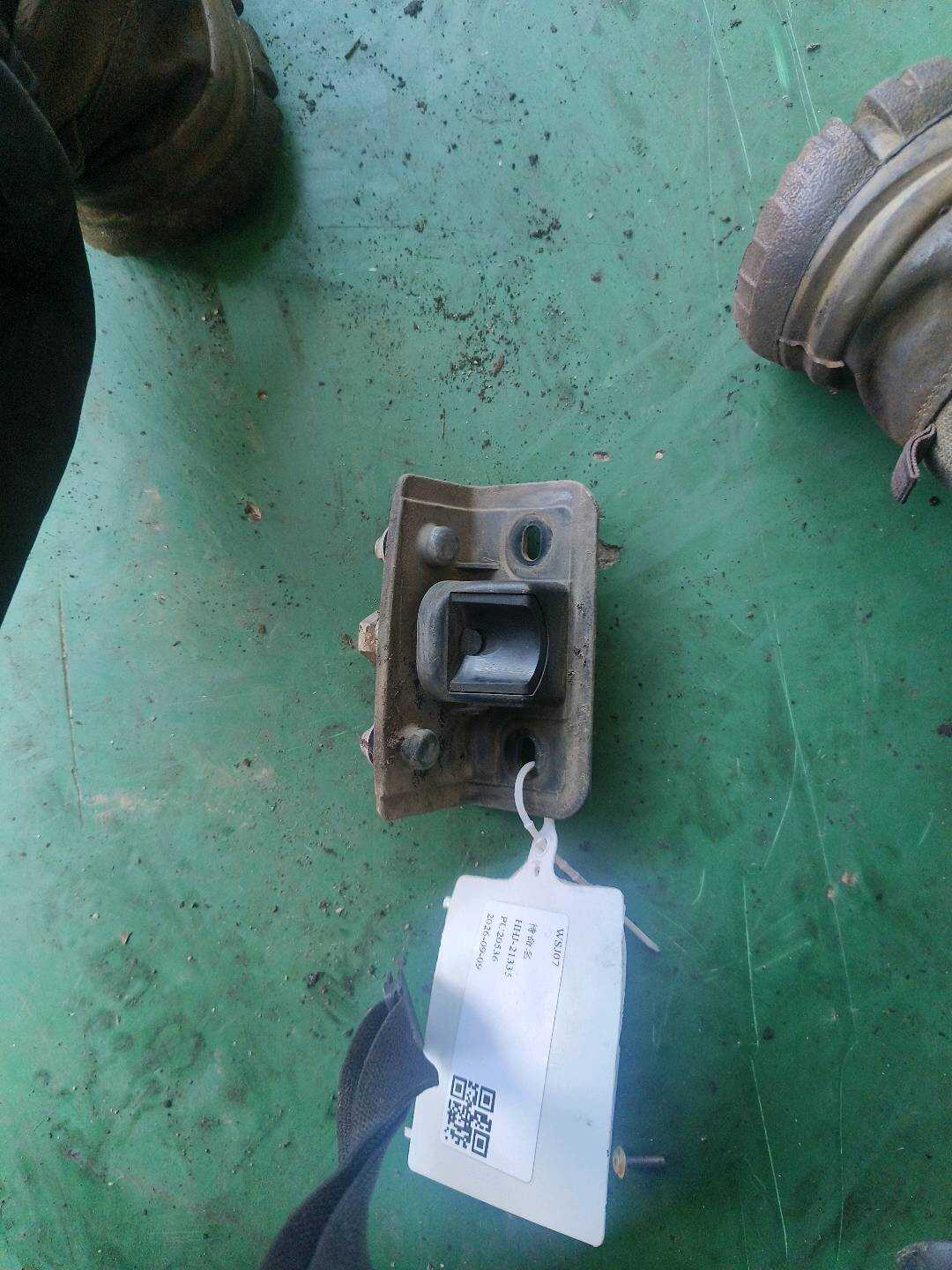 51247175828 挡块 右