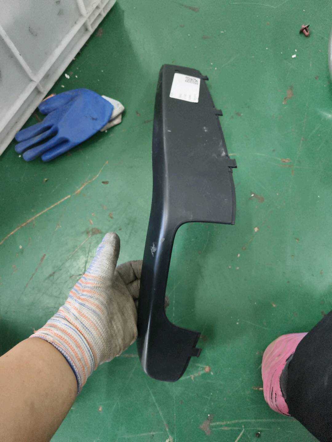 8KD868824 后门扶手饰板（右）