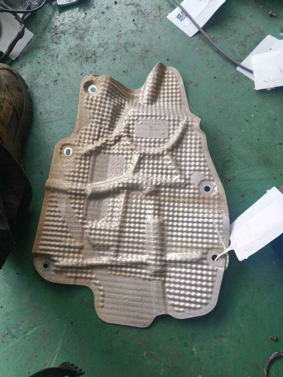 95850461500 发动机舱隔热装置(左)