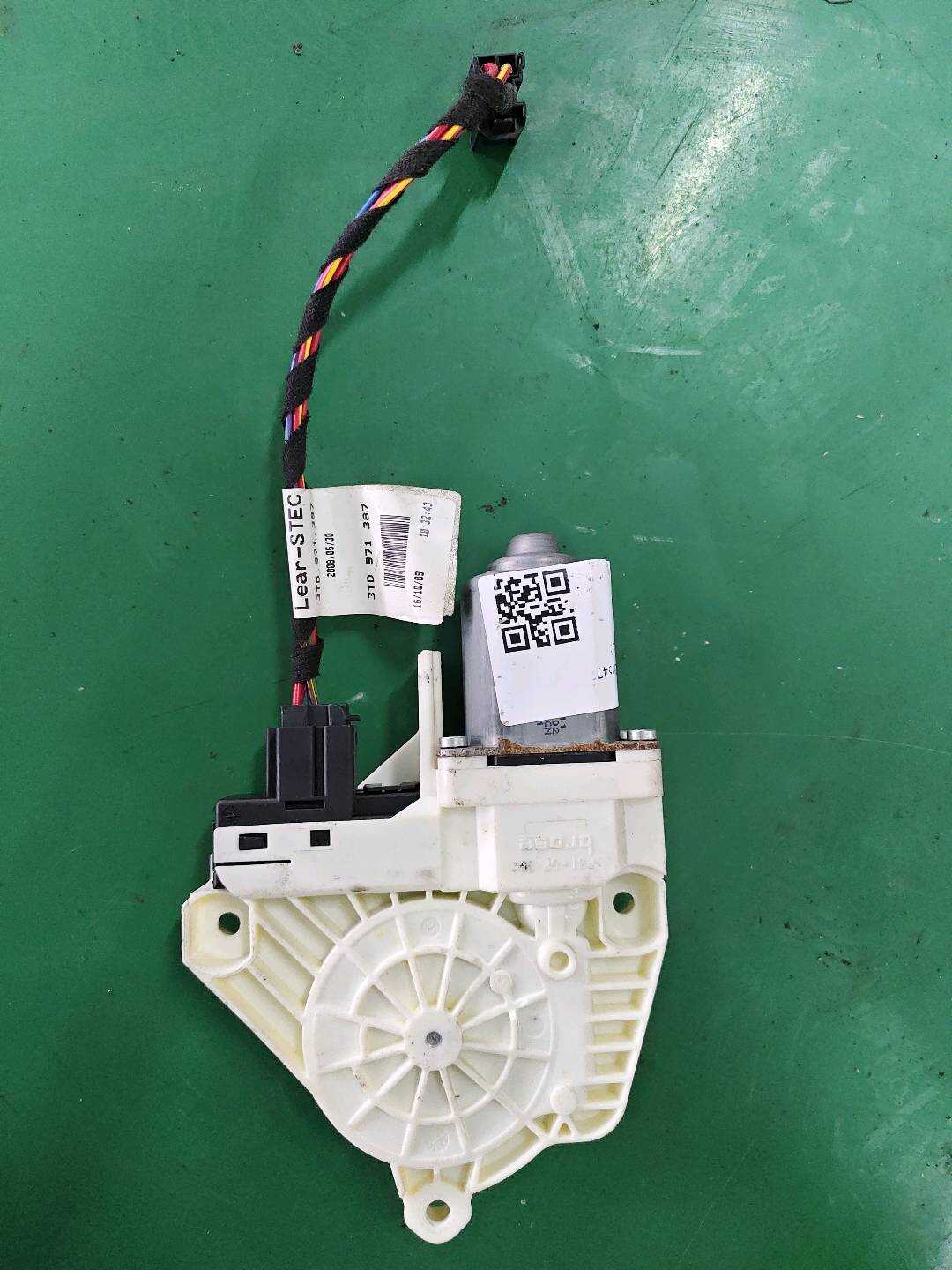 8KD959811 后门玻璃升降电机(左)