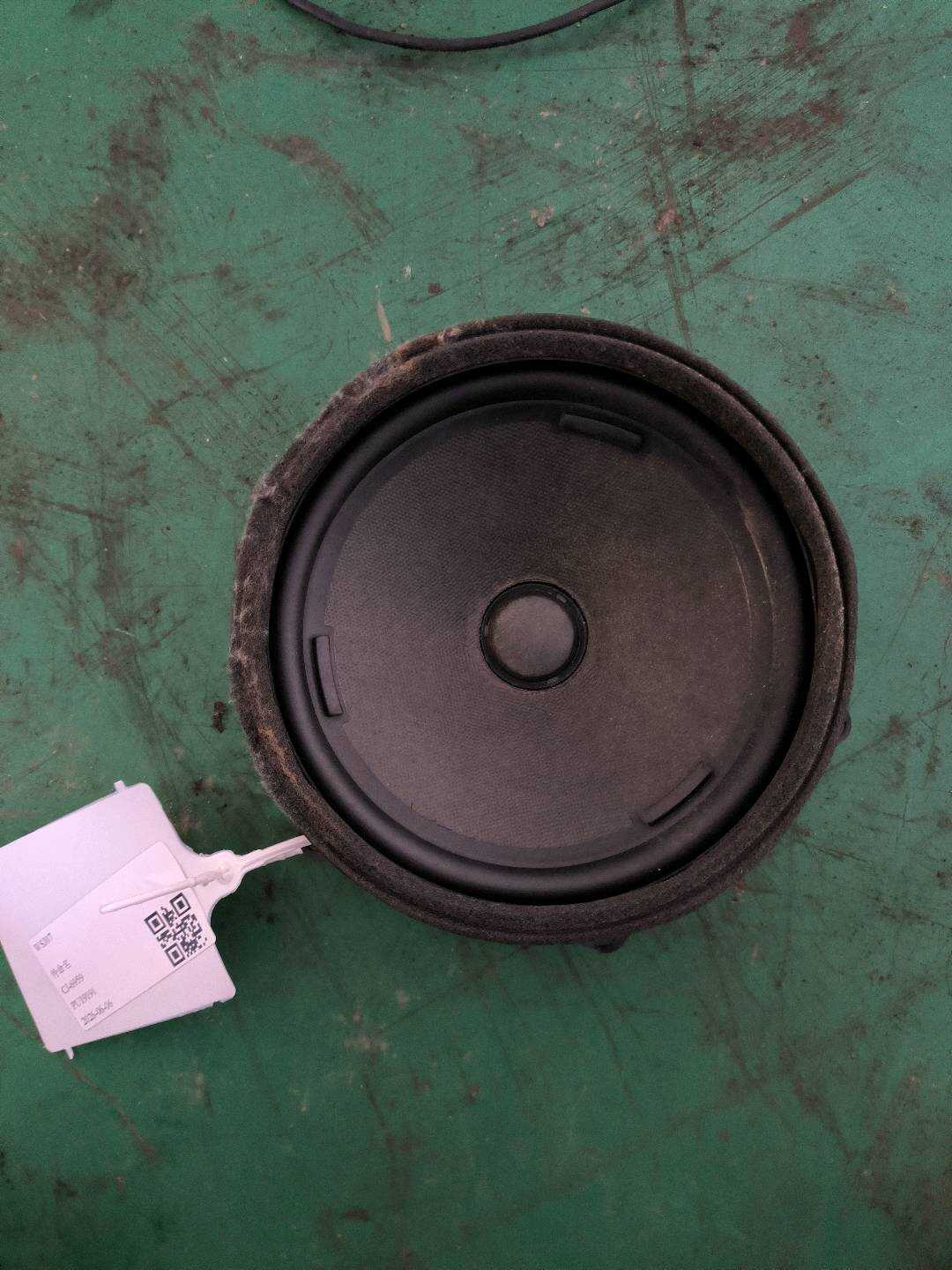 P0000469AE 前门低音扬声器