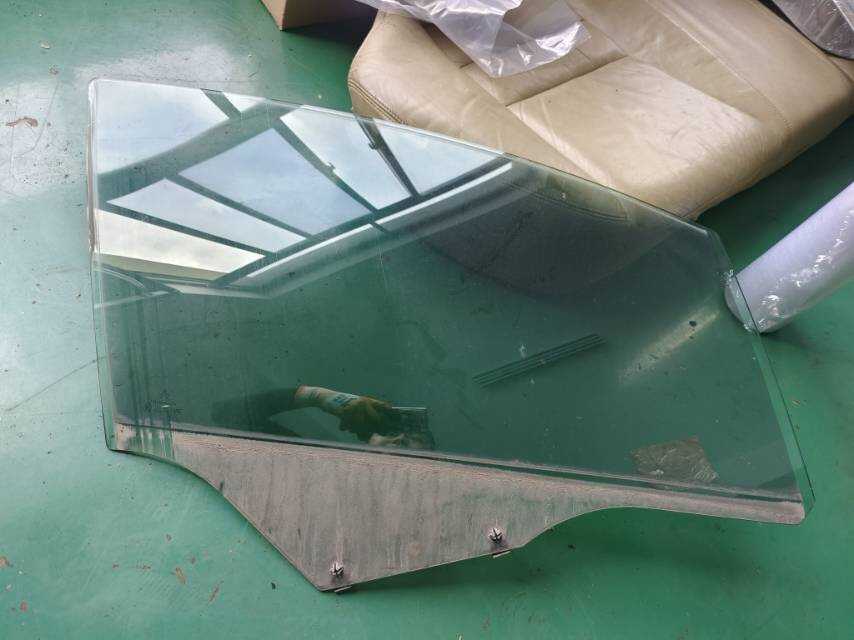 9201J8 Front Door Glass, Right