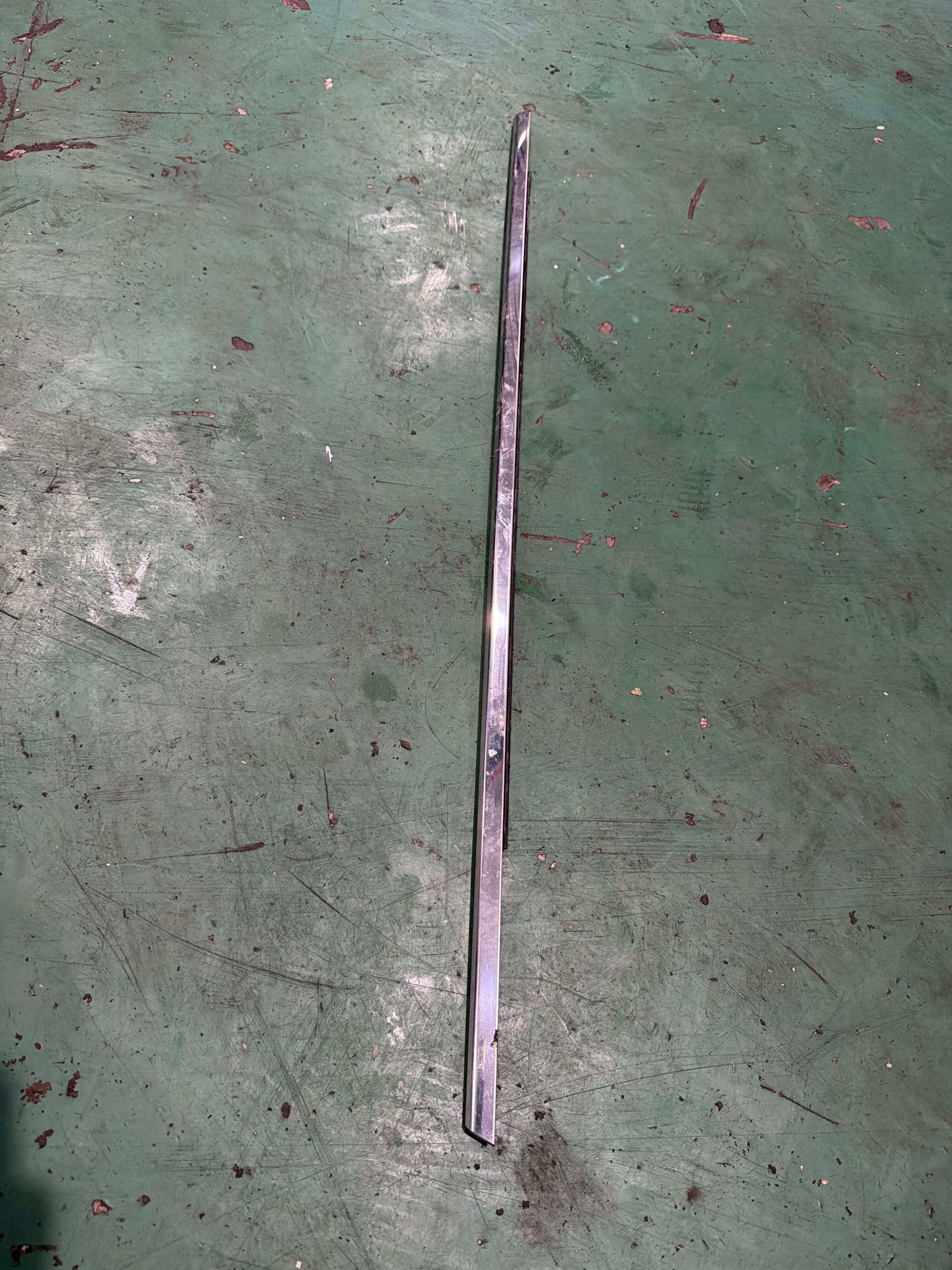 828201CA0A 后门玻璃压条(右外)