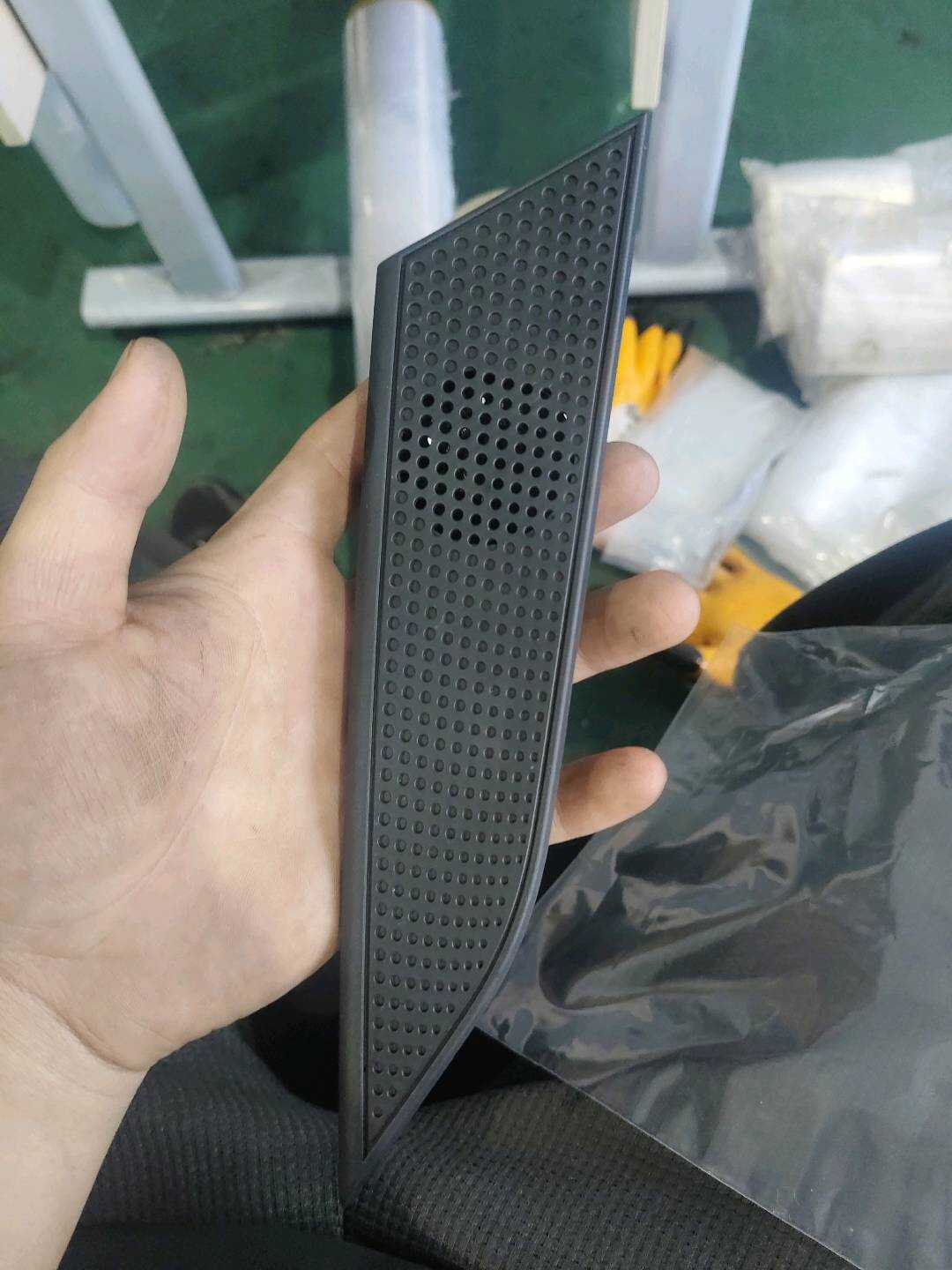 B012604 Right Speaker Cover
