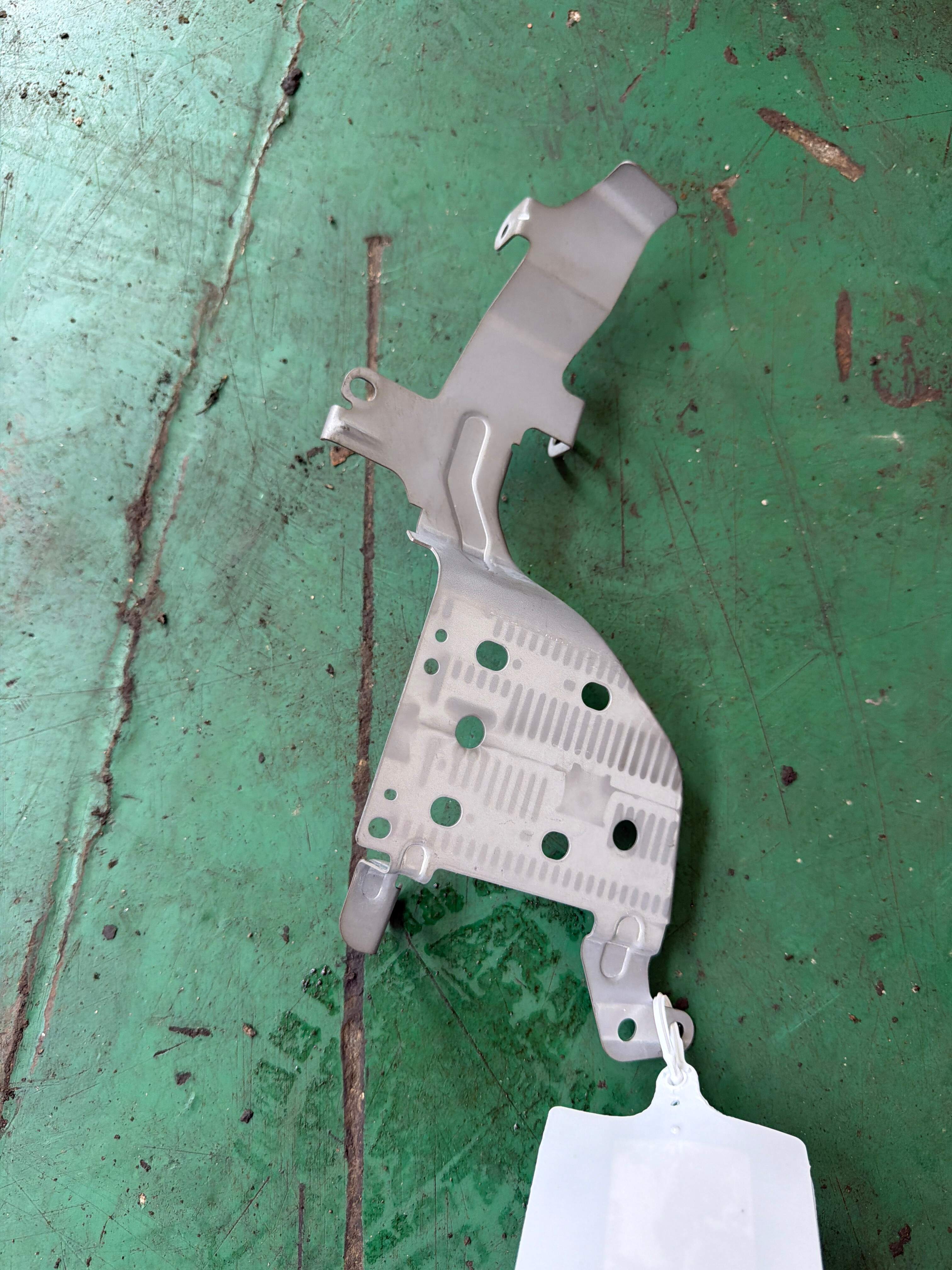 8621160121 Radio Bracket, Right