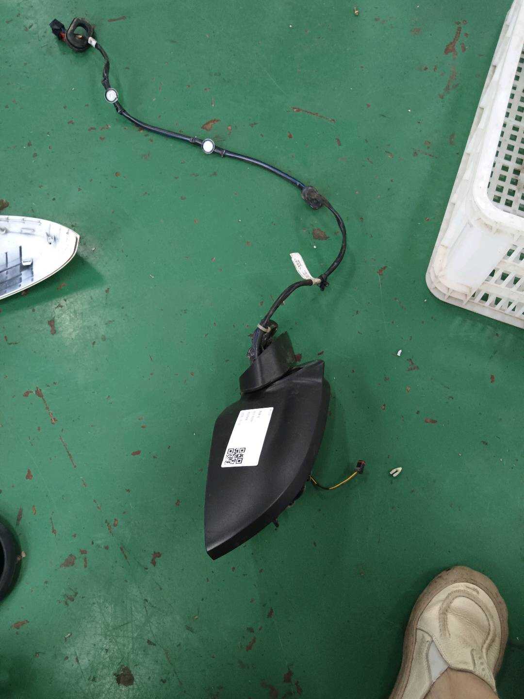 8WD857409L Side Mirror Mounting Base, Left
