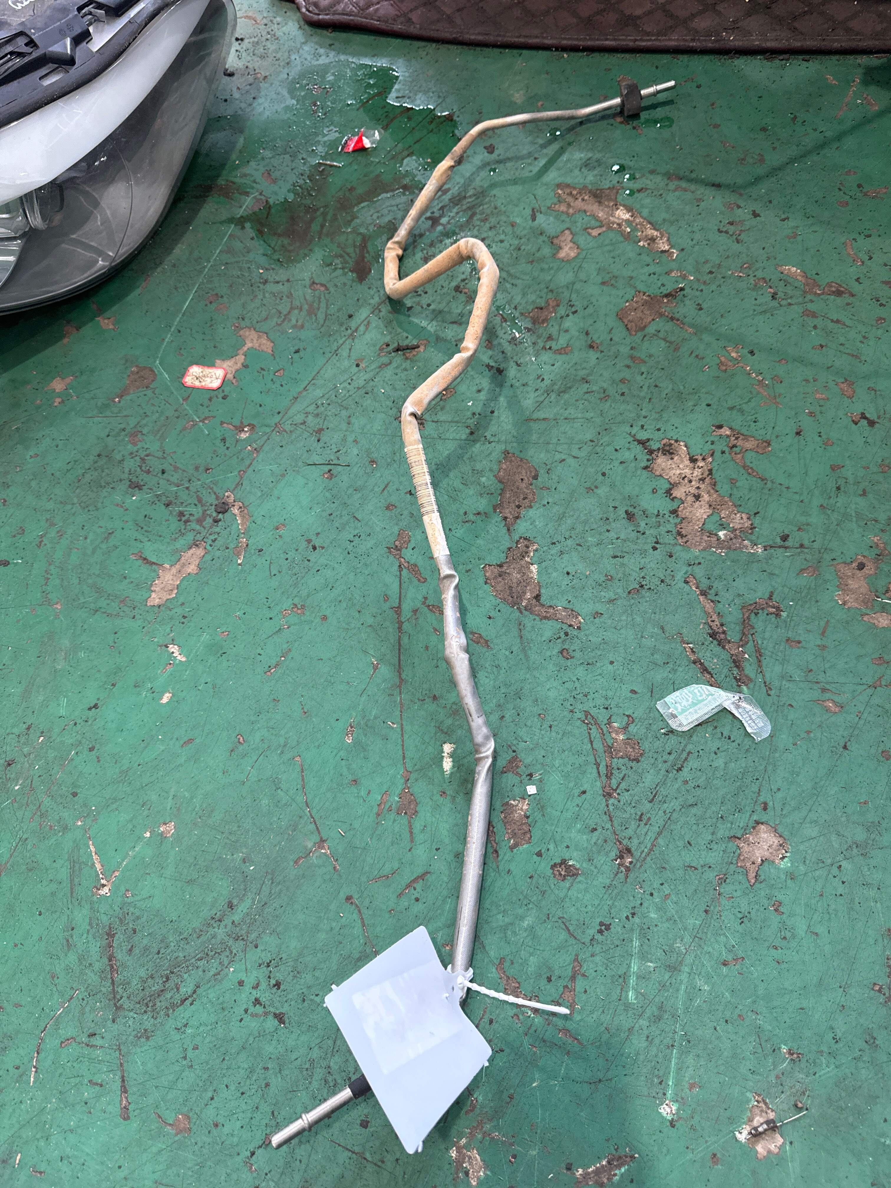 16125A0DF12 燃油箱输油管（前）