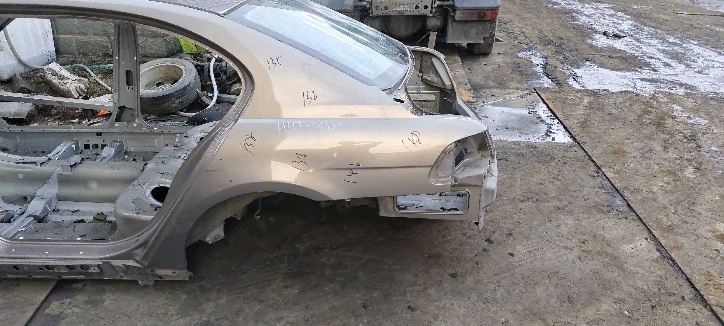 41217045685 后叶子板（左）