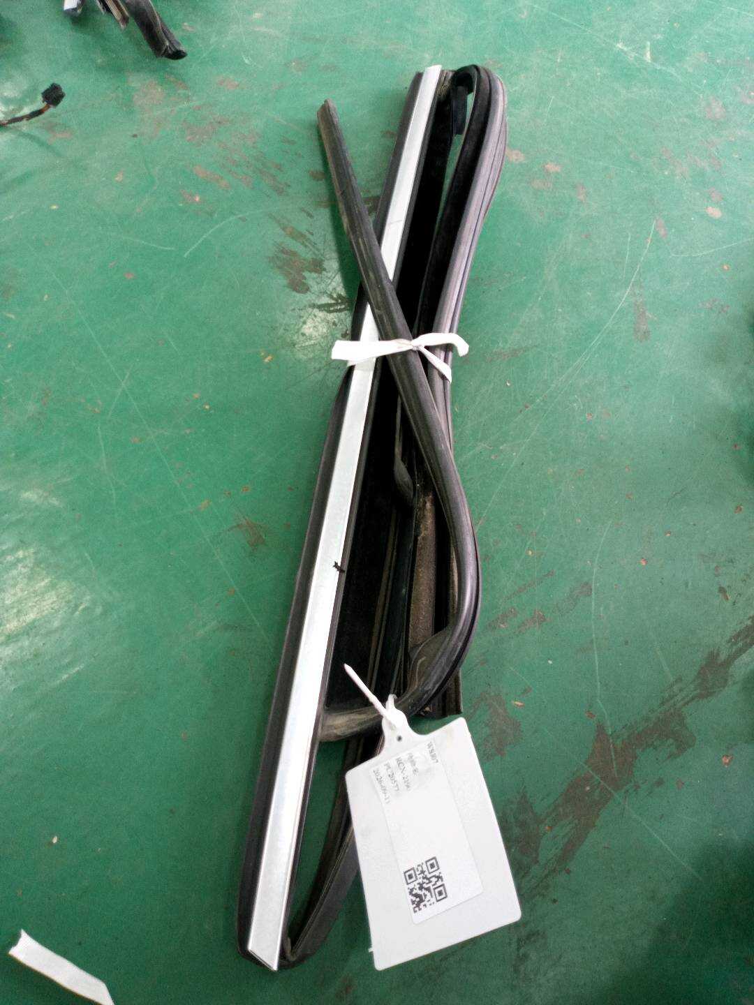 51357289668 后门玻璃绒槽（右）