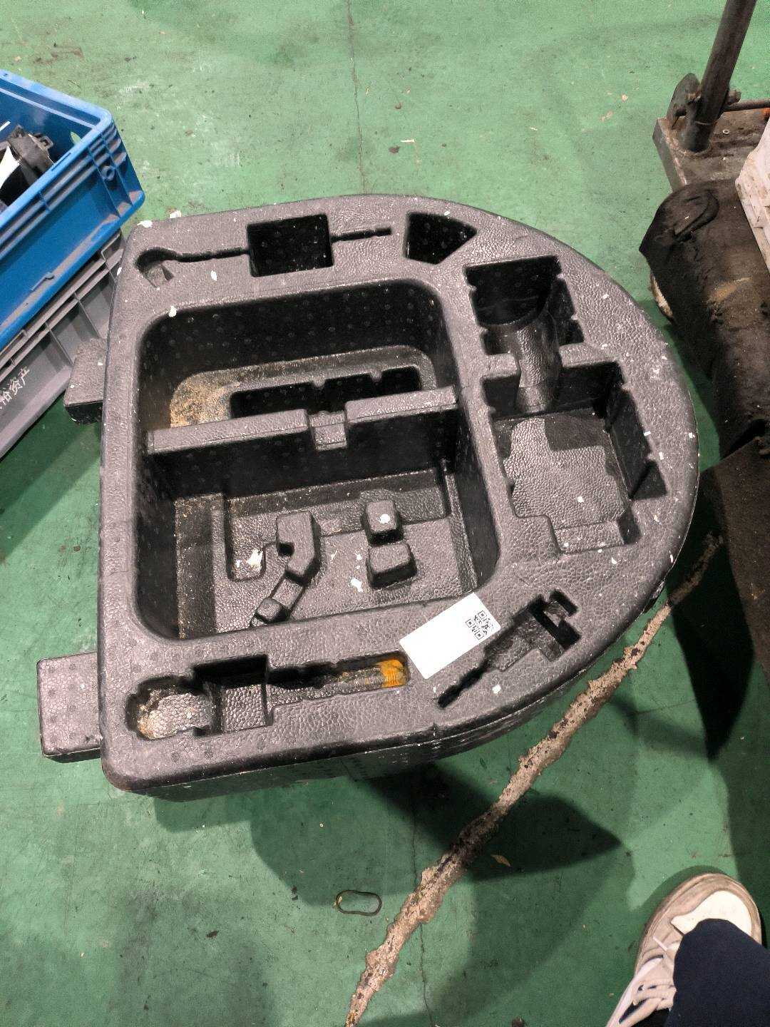 9010007700 Trunk Tool Box