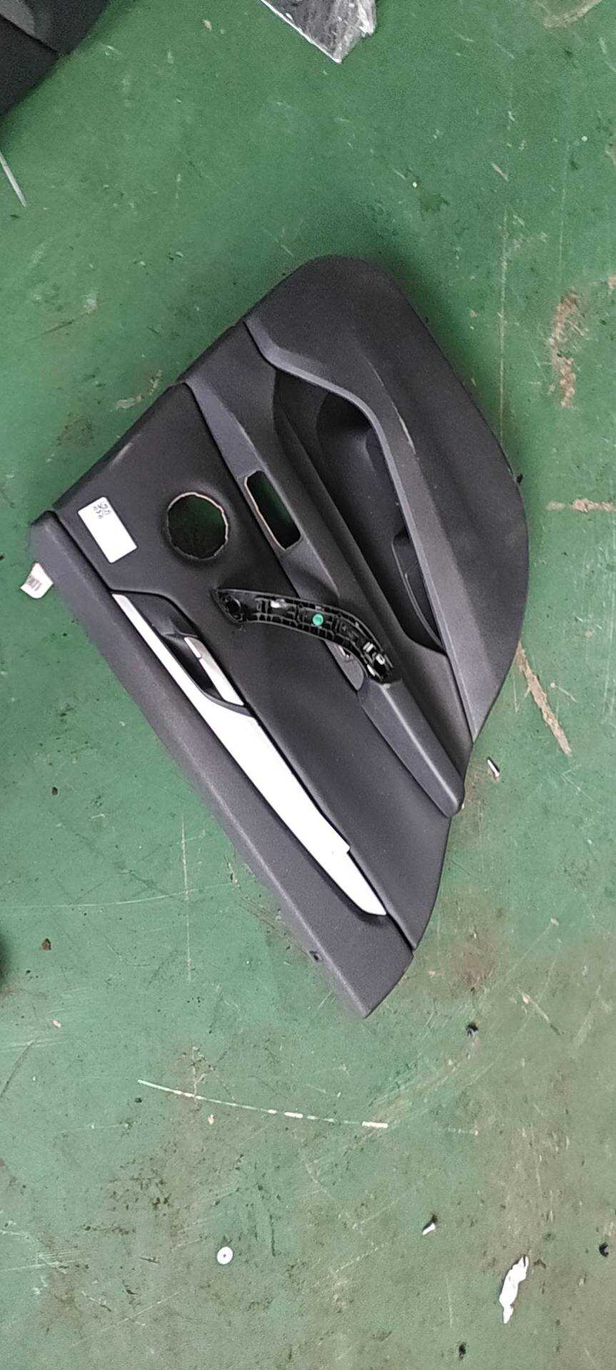 51427438615 后门内饰板(左)