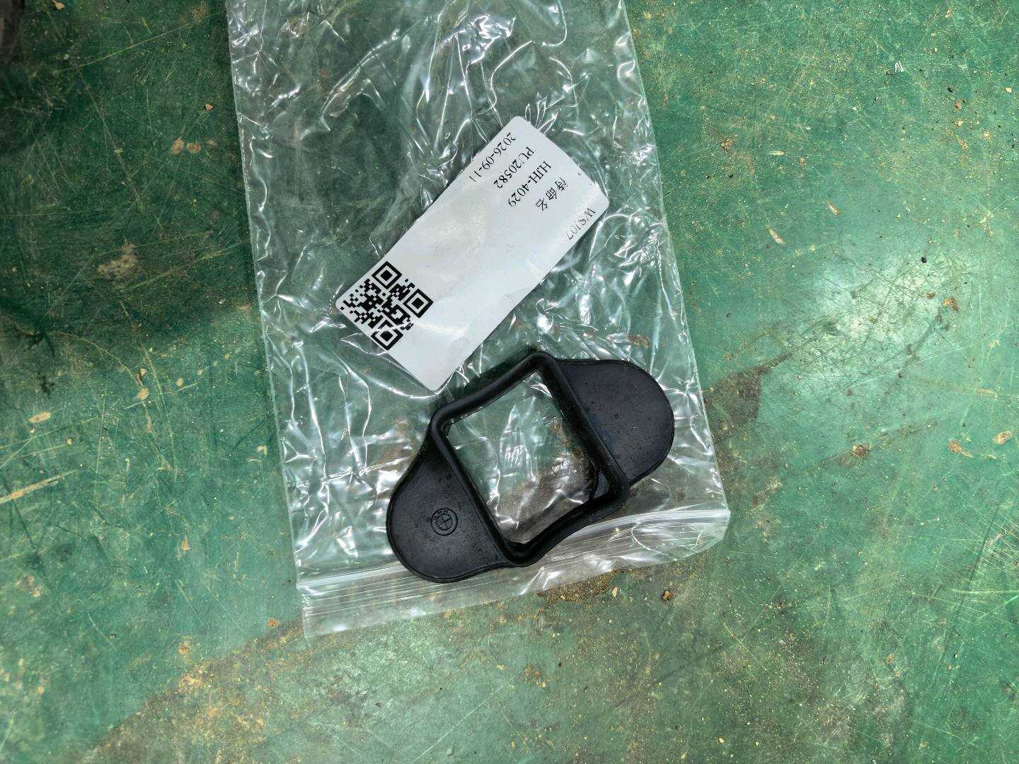 51357125590 后门限位器盖(右)