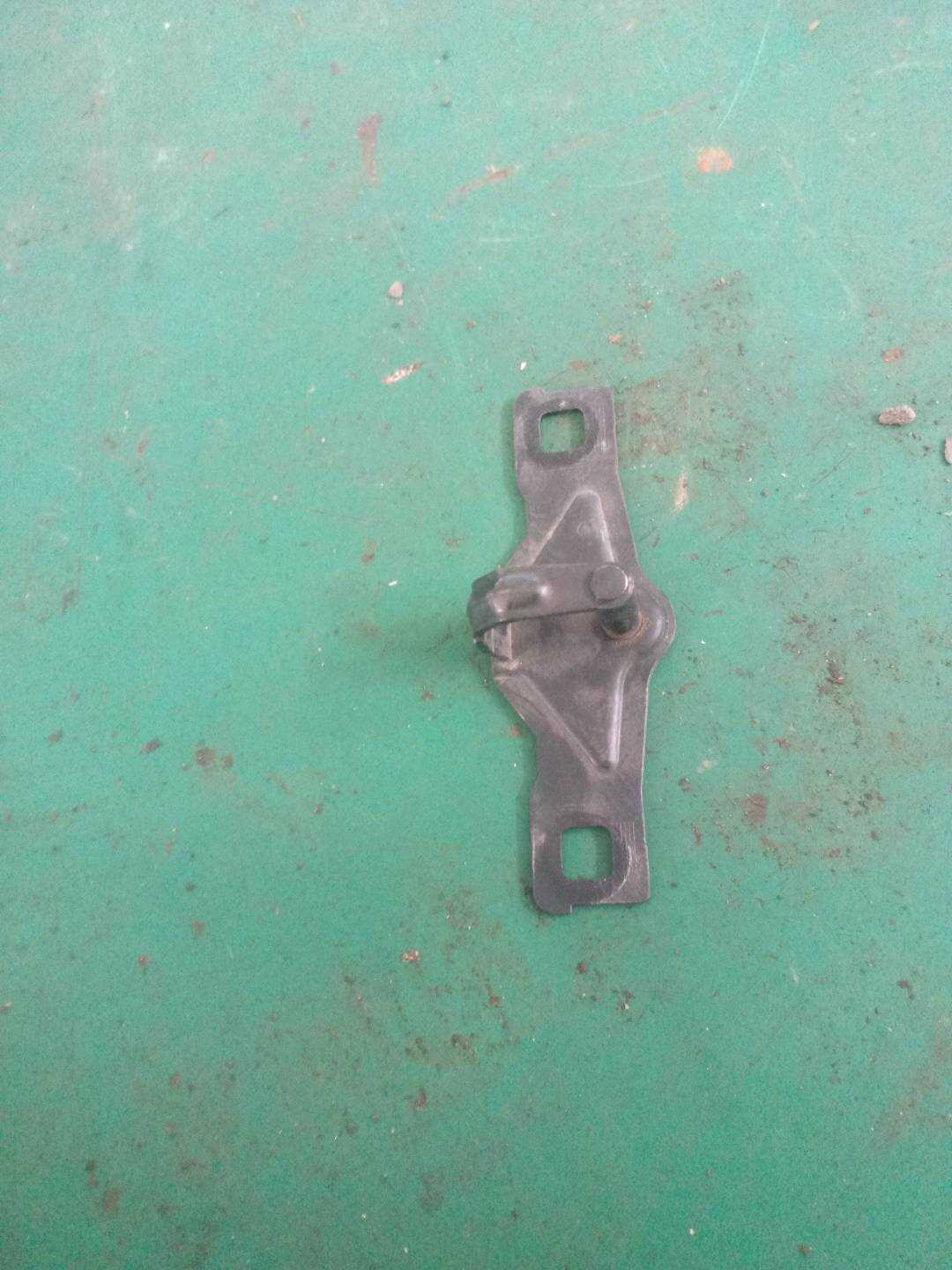 L8WD827507 尾盖锁栓