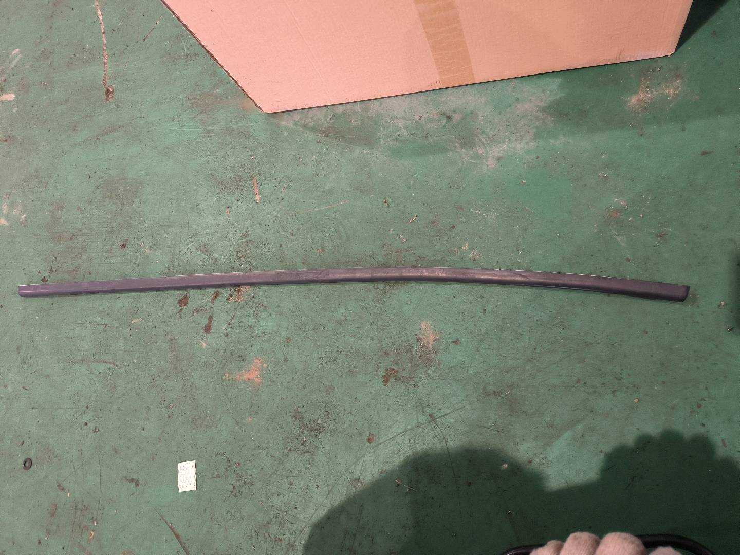 51352990316 后门玻璃压条（右外）