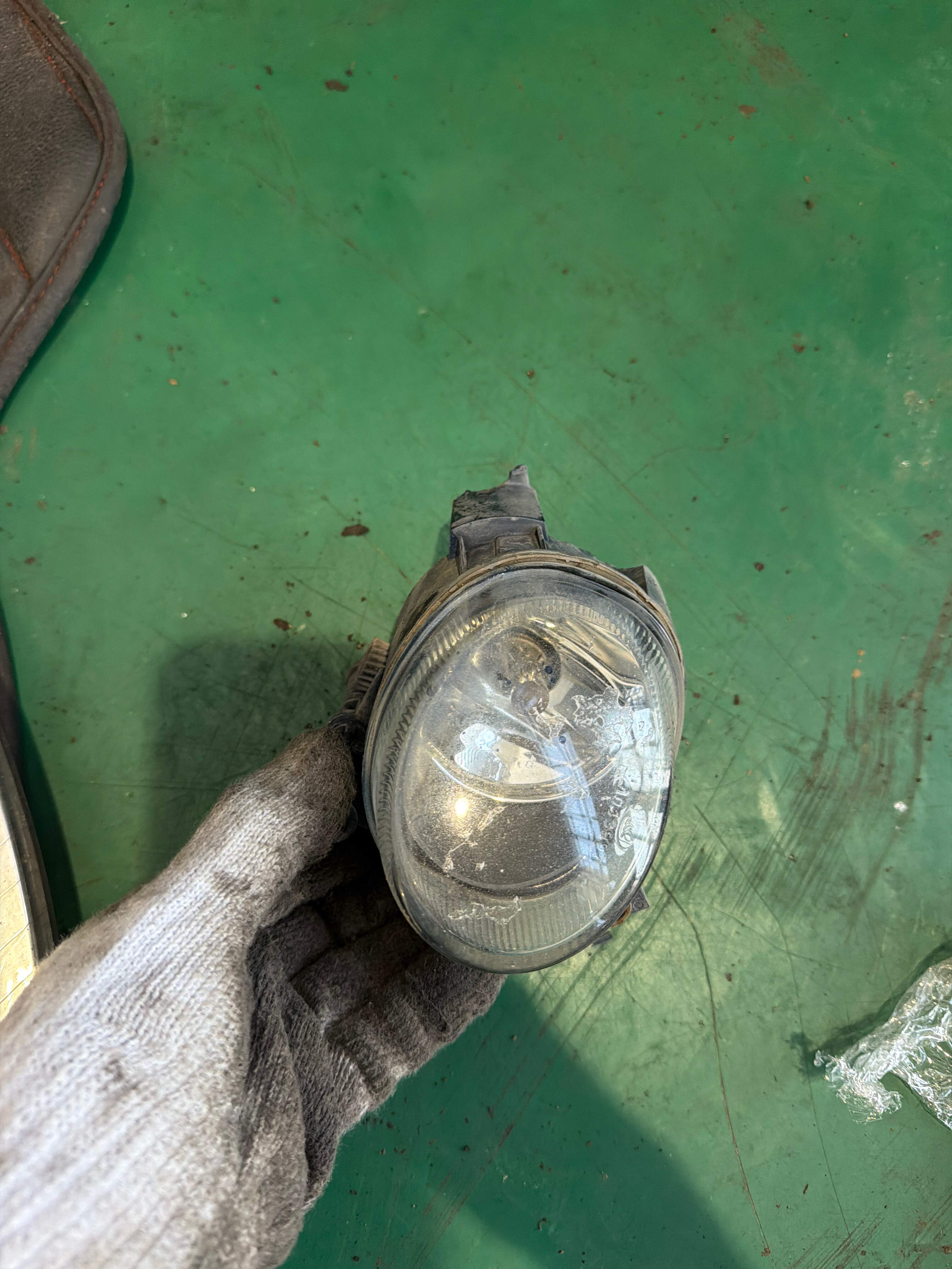L8ED941700 Front Fog Light, Right