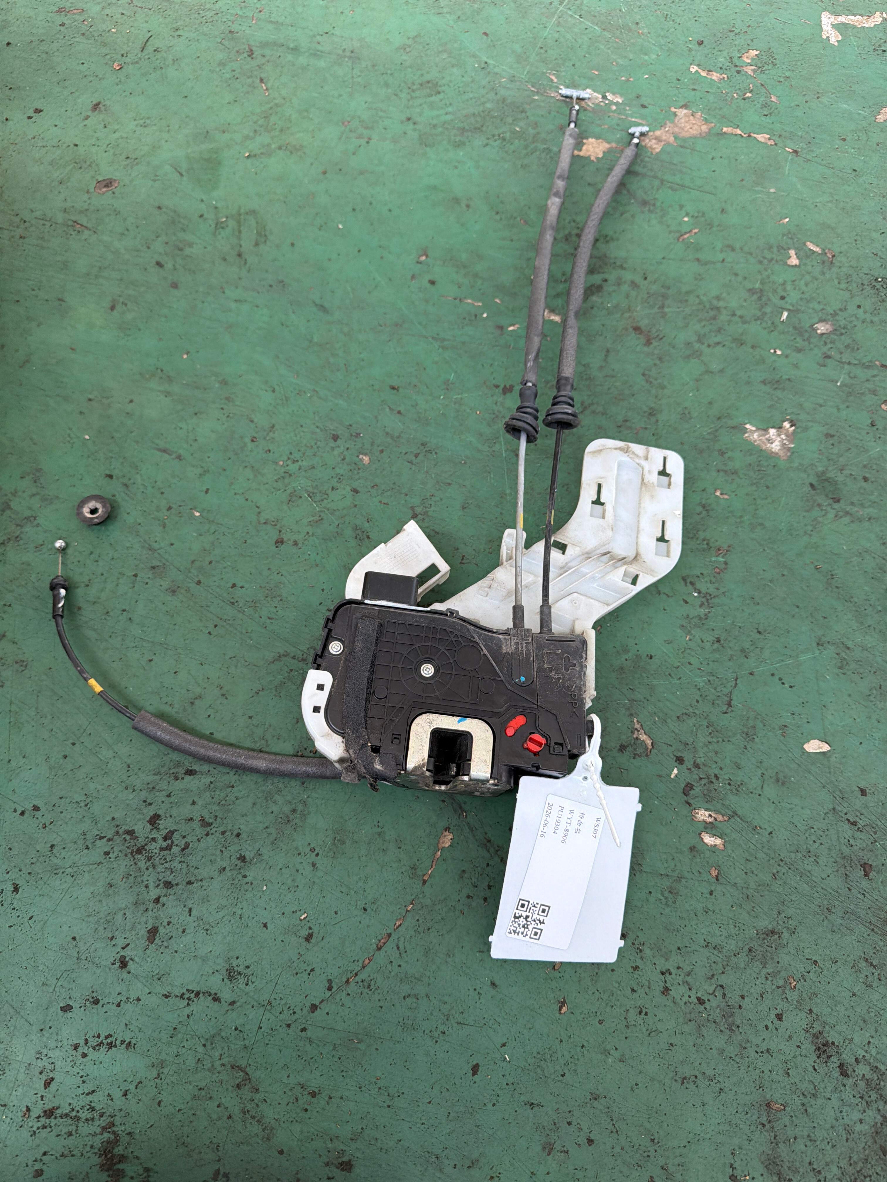 814103S000 后门锁总成(左)