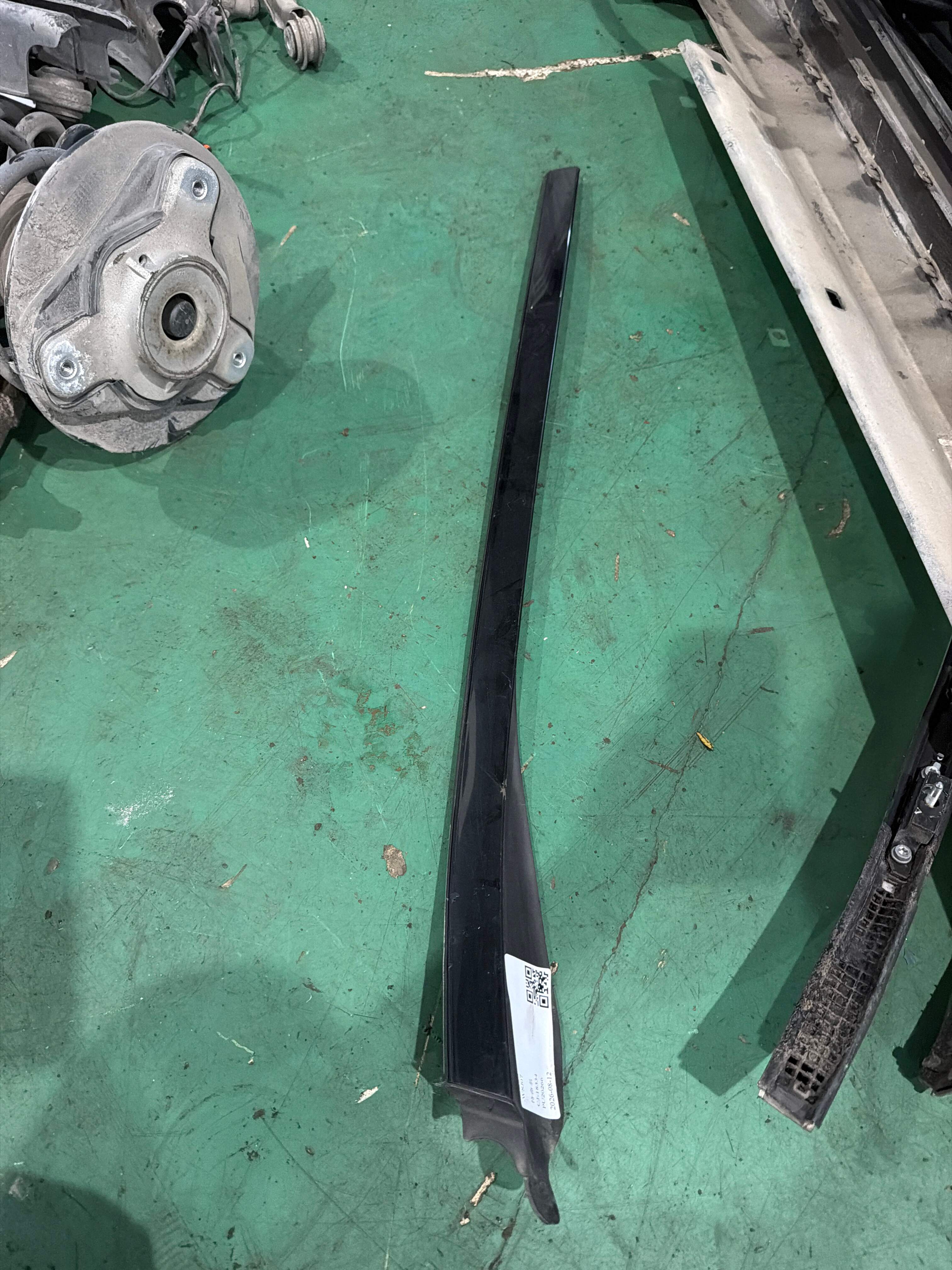 A1566901800 前风挡玻璃饰条(右)