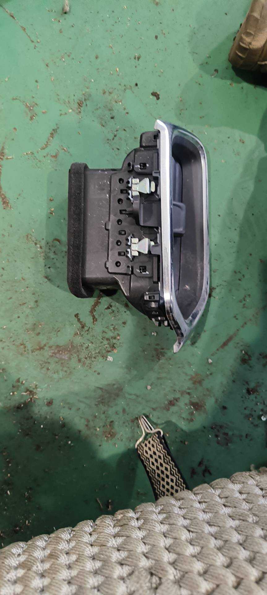 23319446 Dashboard Vent, Right