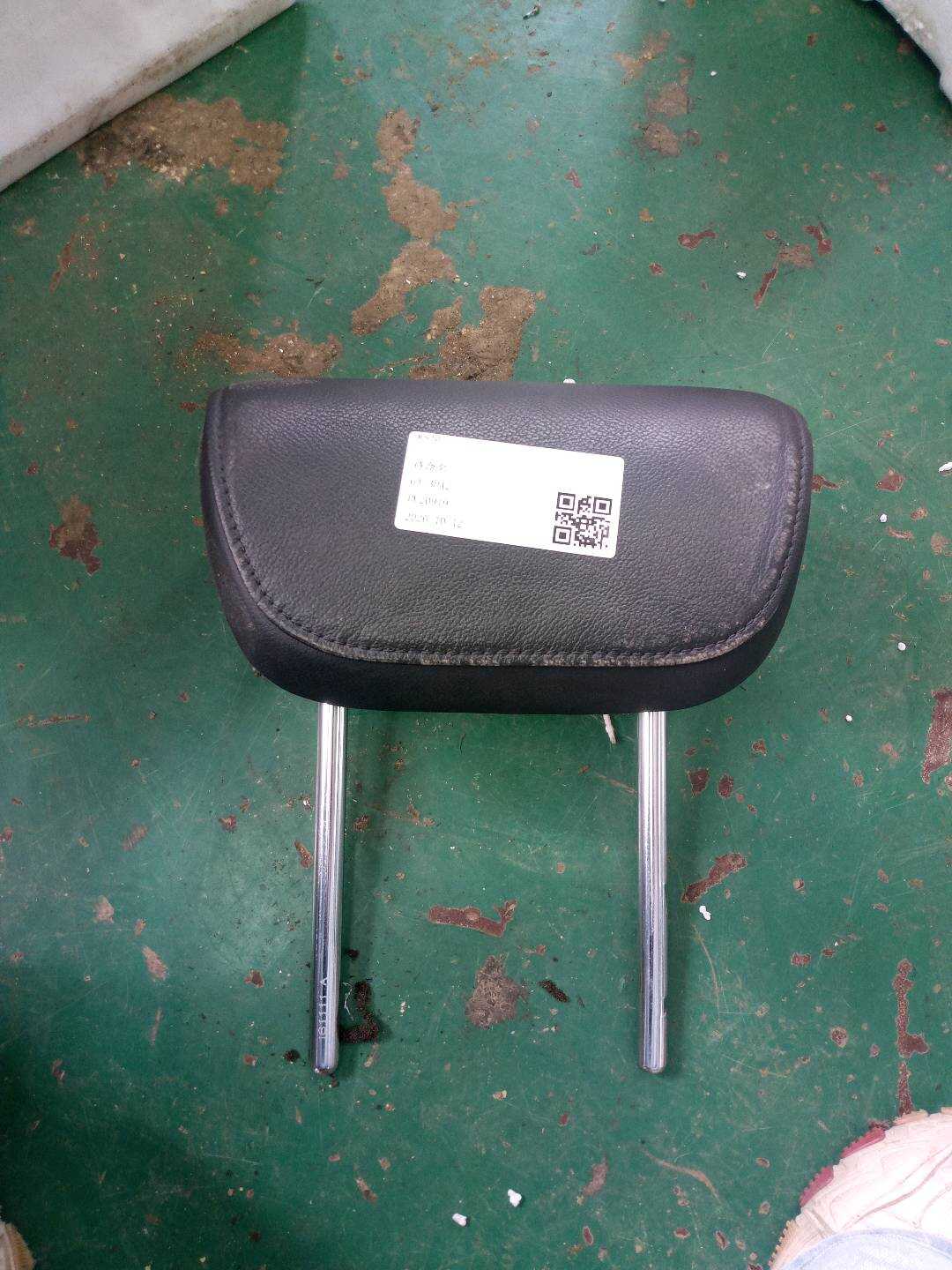 8R0885973D 后座椅头枕(中)
